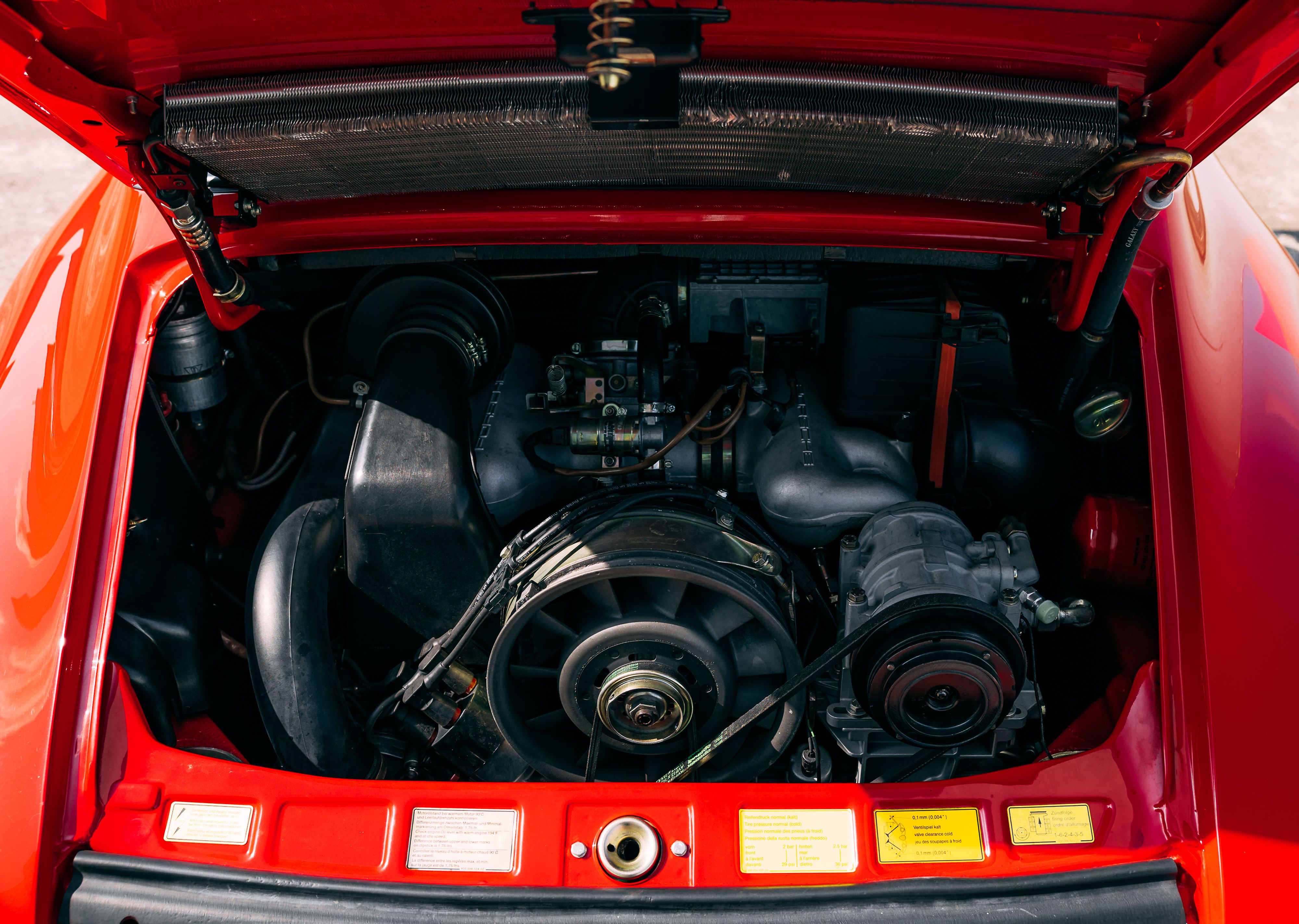 View the mechanic of the 1985 Porsche 911 3.2 Carrera Targa for sale (2)