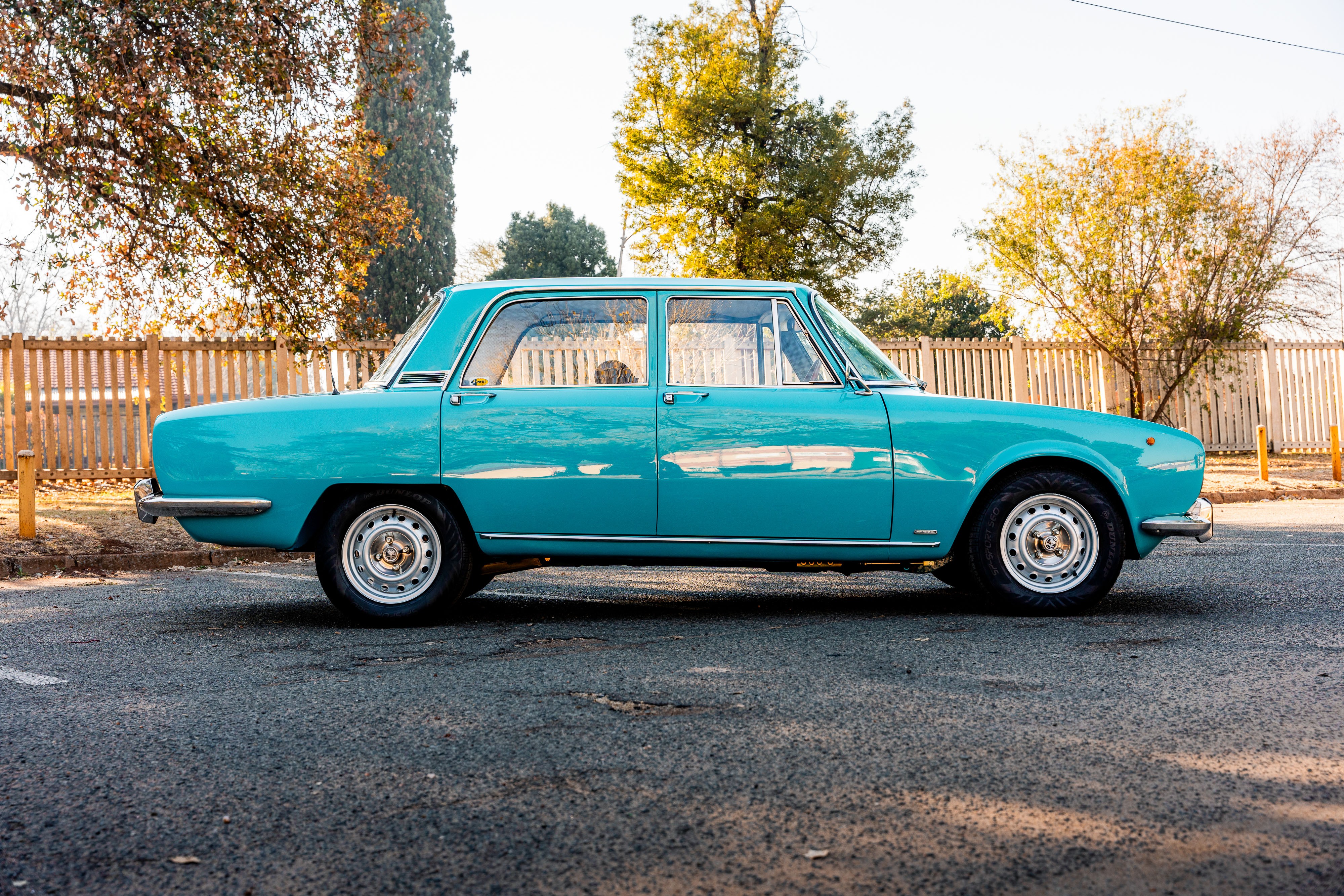 View 1973 Alfa Romeo Berlina 1750 for sale exterior image (13)