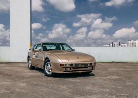 View the exterior of the 1988 Porsche 944S Coupe for sale (1)