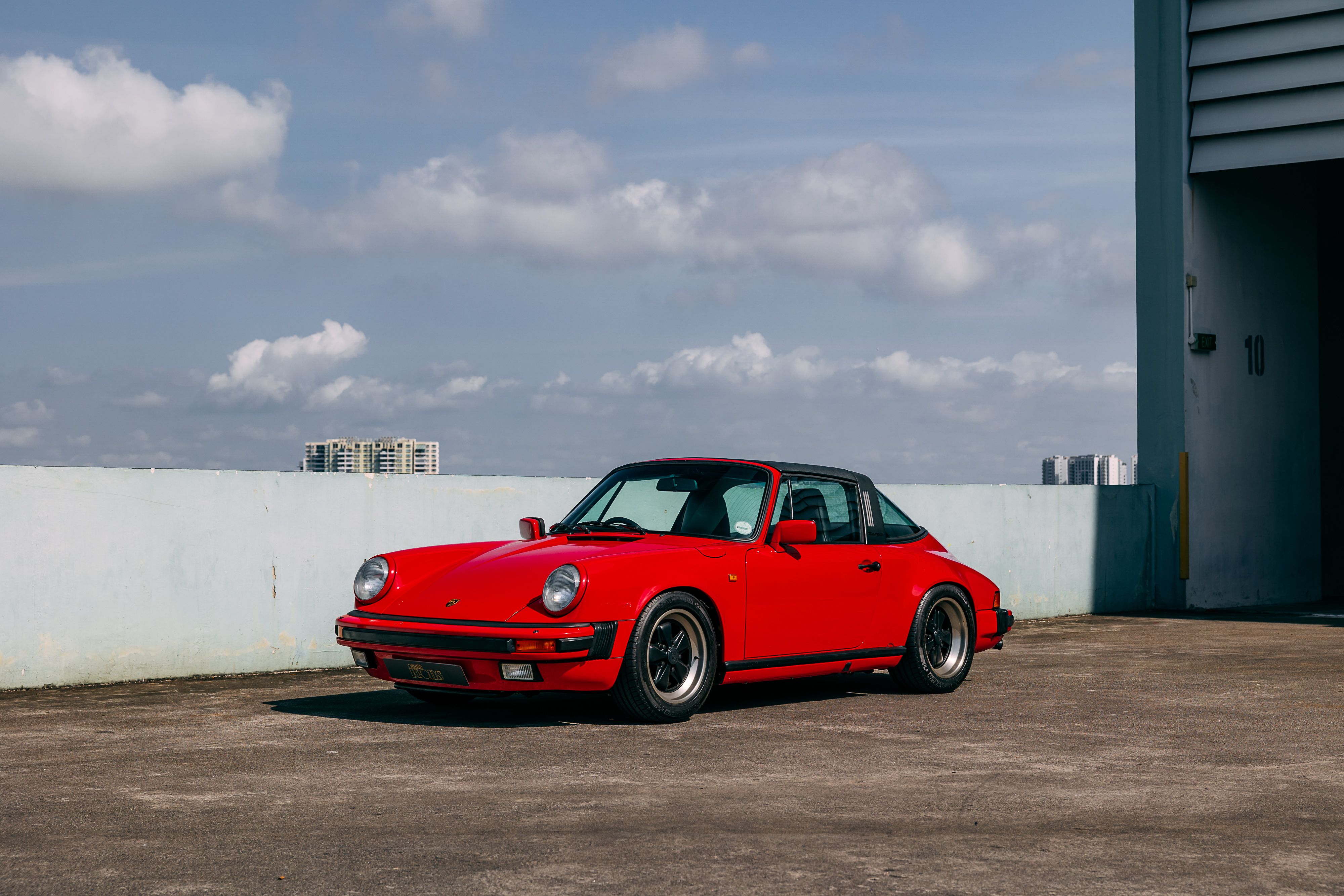 View the exterior of the 1985 Porsche 911 3.2 Carrera Targa for sale (1)