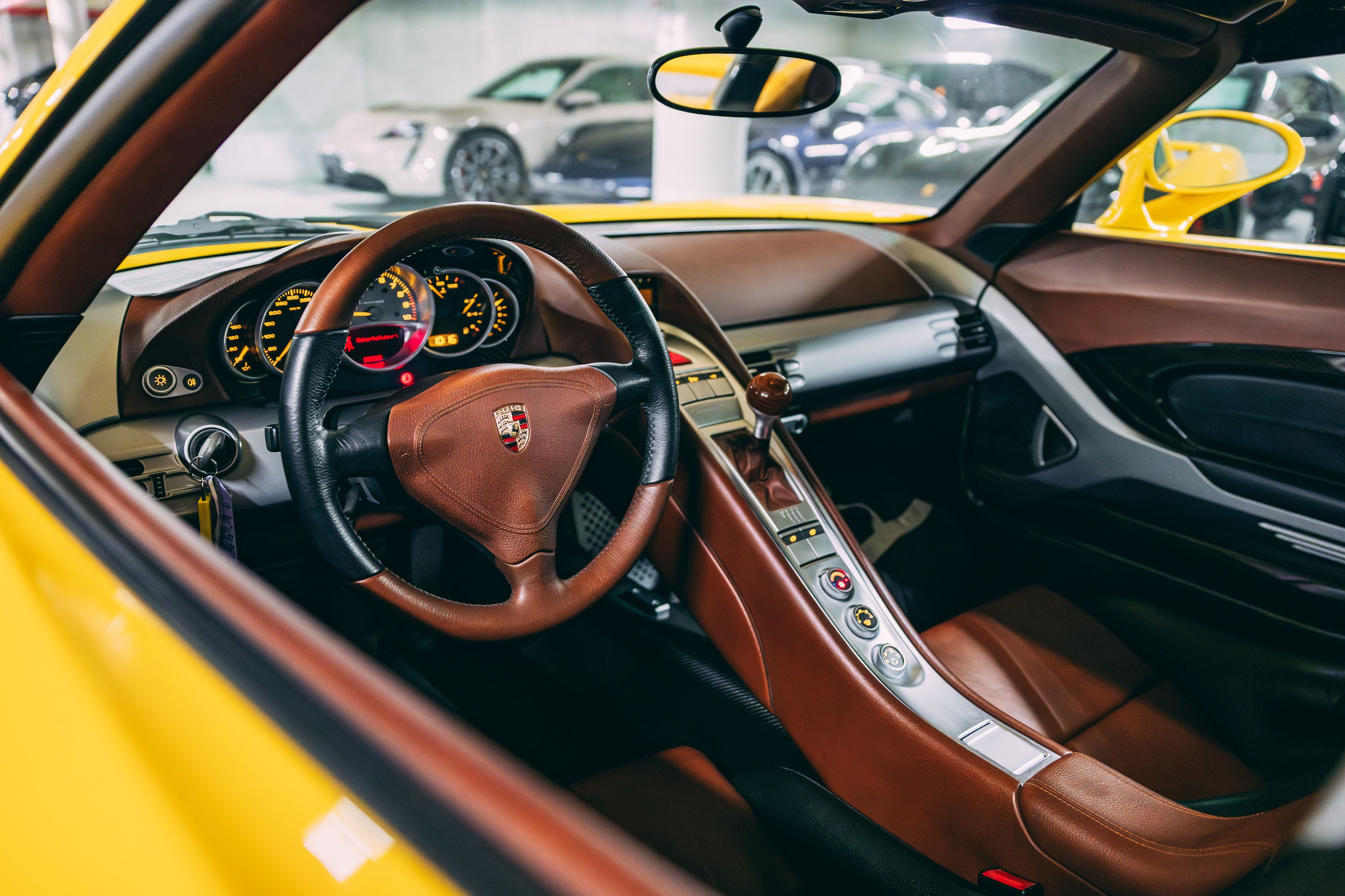 View 2004 Porsche Carrera GT (Fayence Yellow) Interior Image (1)
