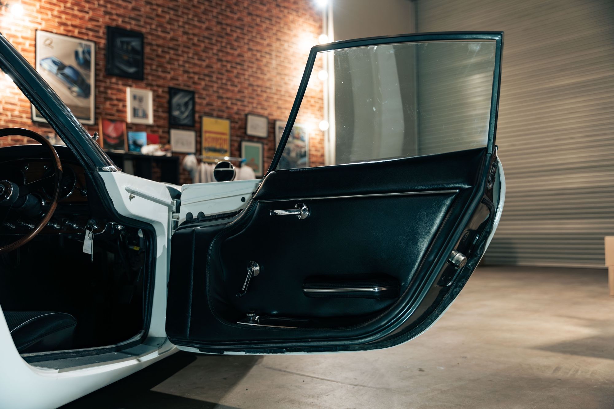 View 1967 Toyota 2000GT for sale interior image (10)