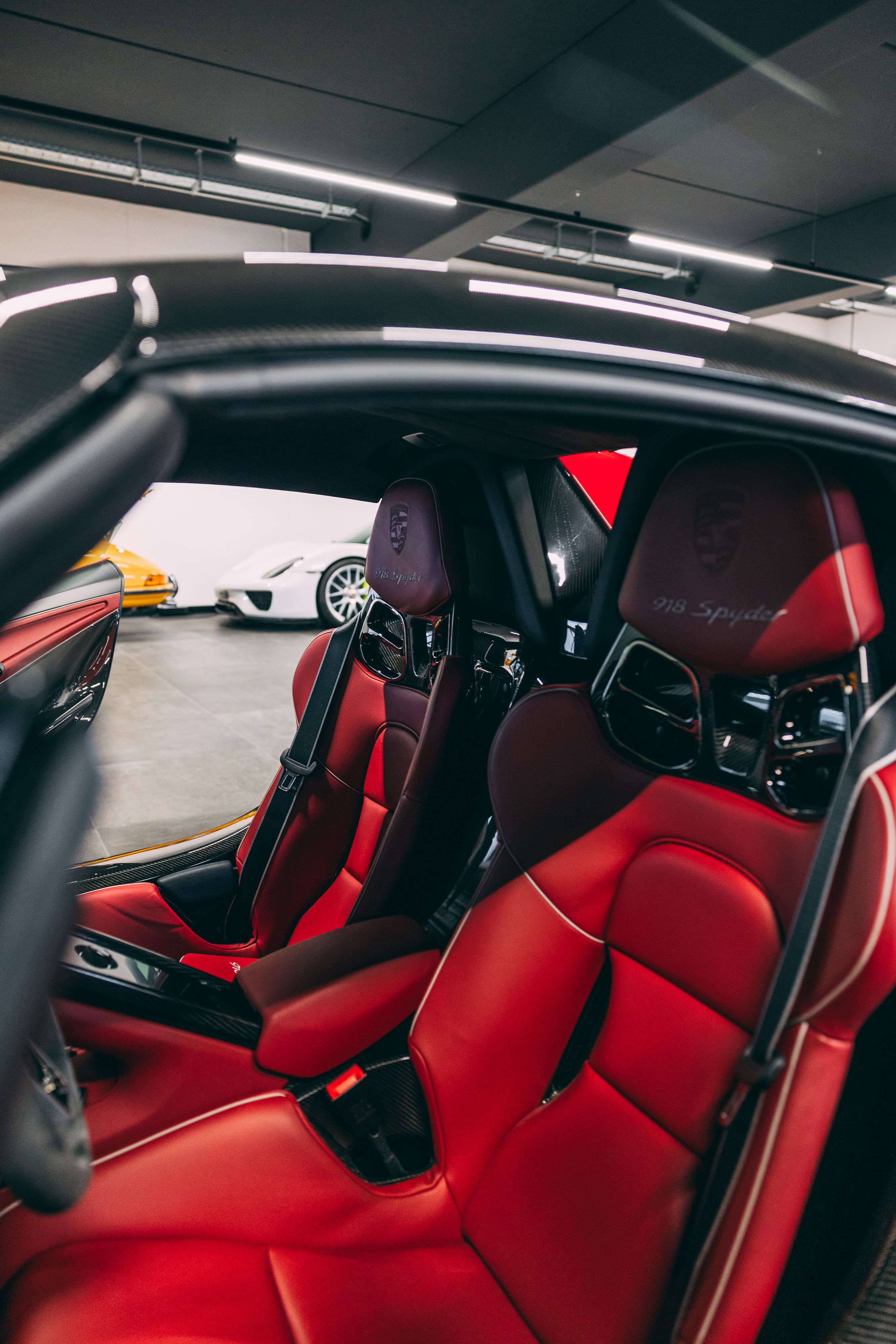 View the interior of the 2014 Porsche 918 Spyder for sale (3)