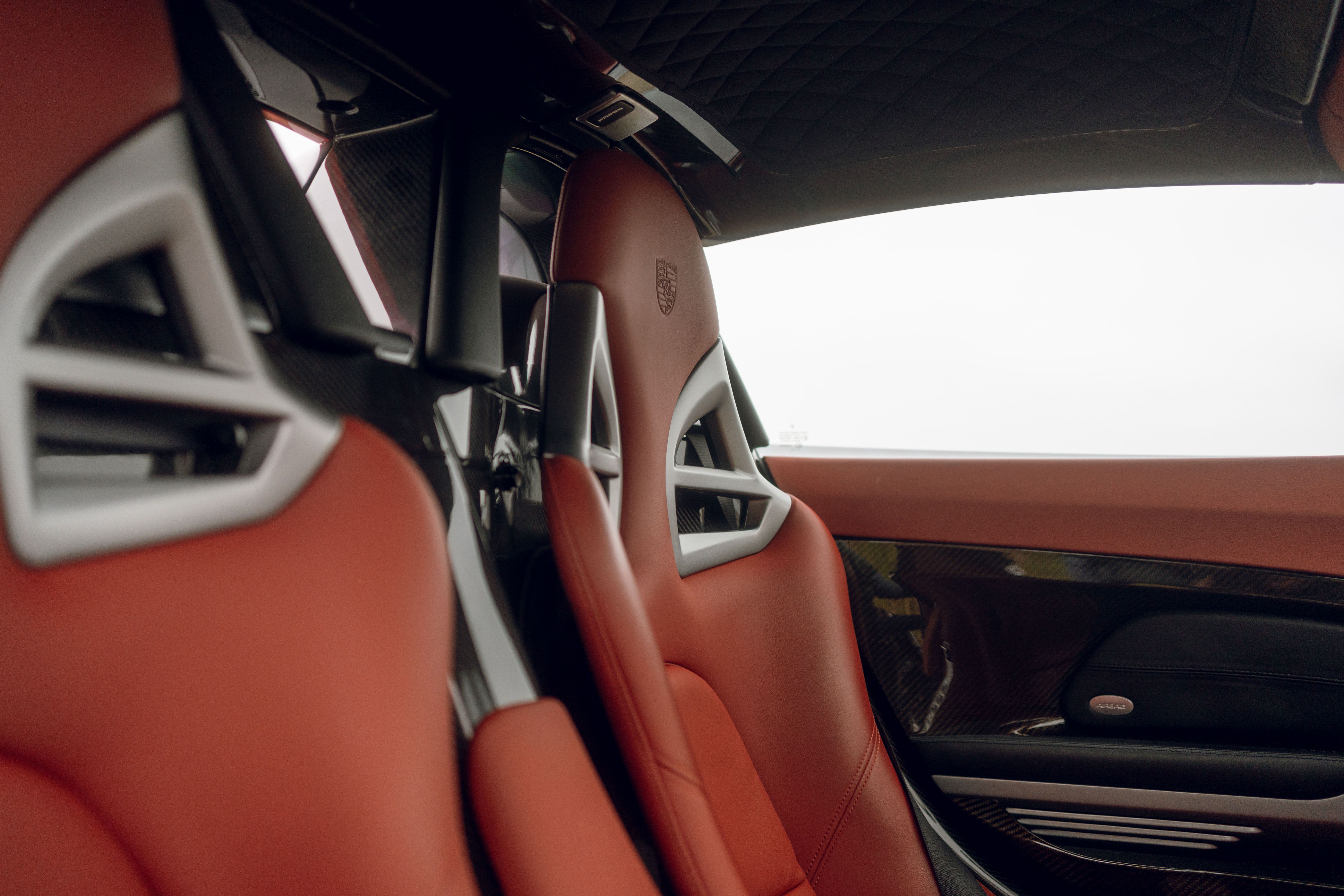 View 2004 Porsche Carrera GT (Grey) for sale interior image (4)