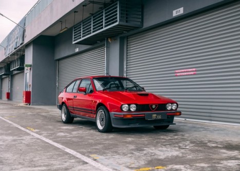 View the exterior of the 1985 Alfa Romeo GTV6 3.0 for sale (Red)