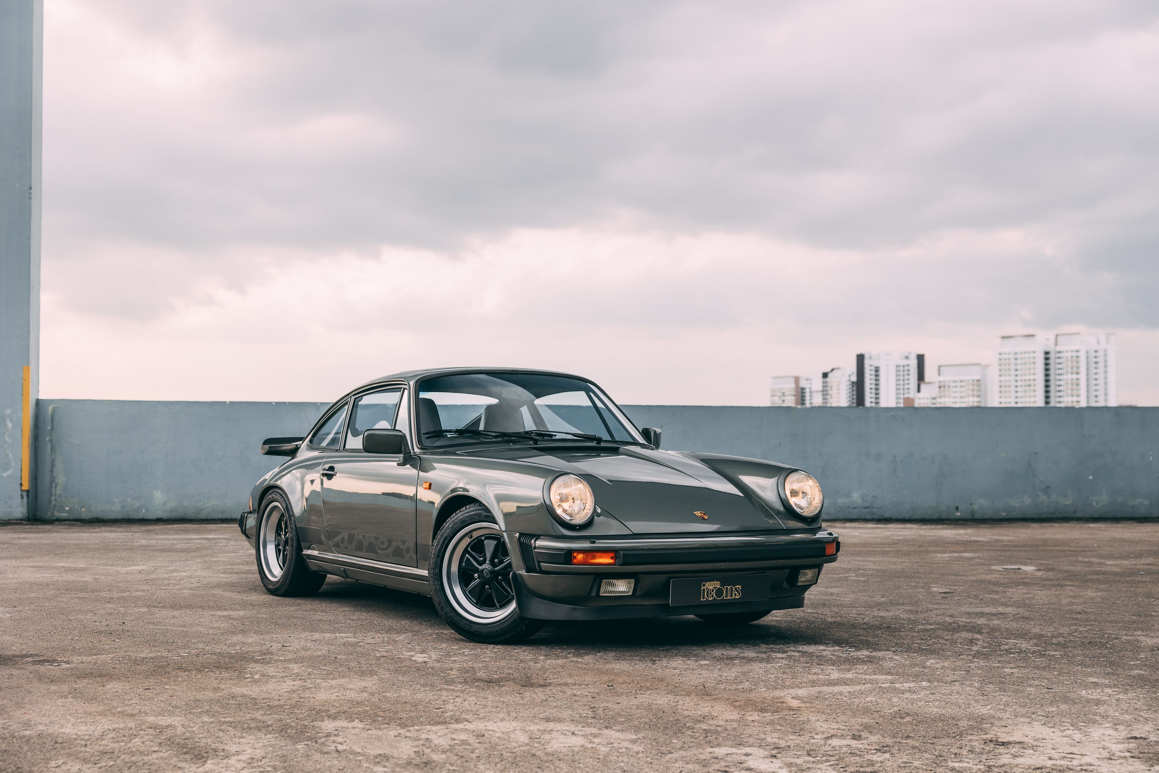 View the exterior of the 1988 Porsche 911 Carrera Coupe G50 for sale (1)