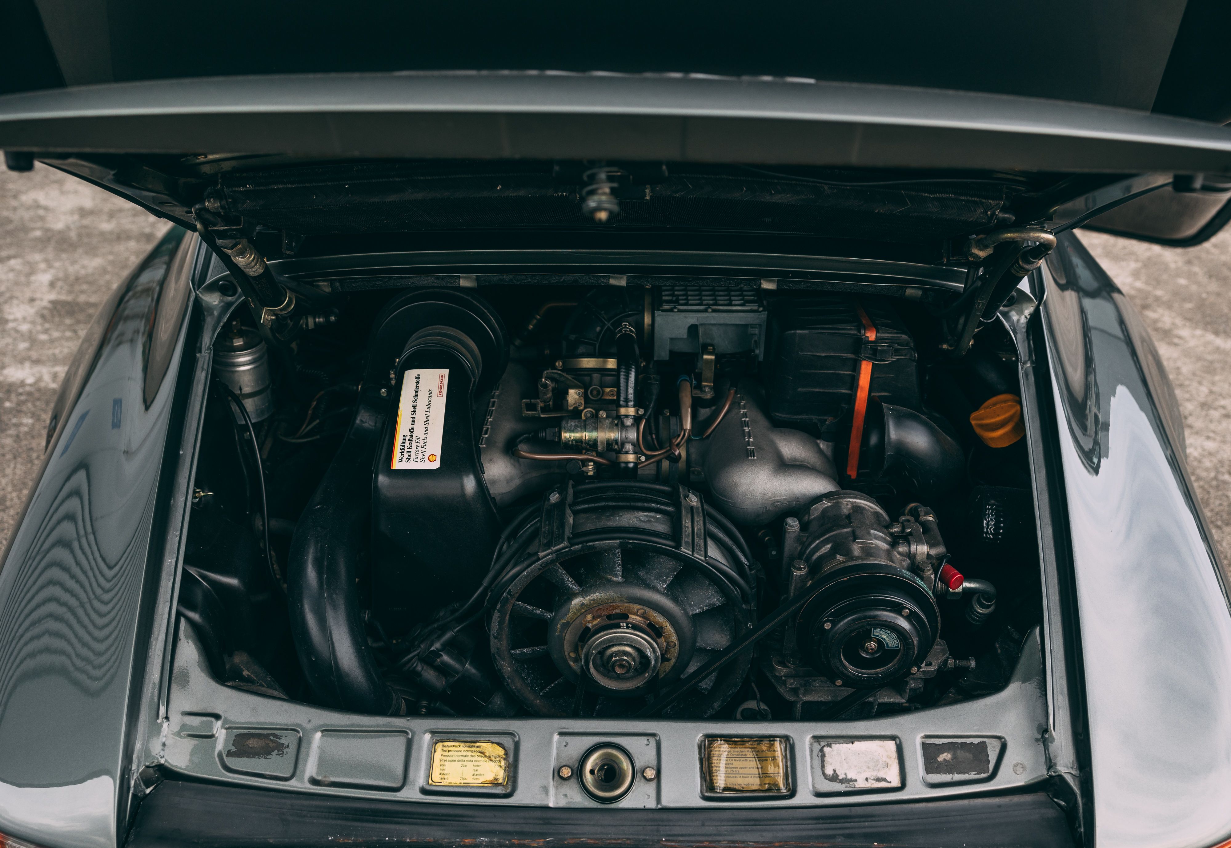 View the mechanic of the 1988 Porsche 911 Carrera Coupe G50 for sale (1)