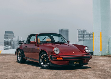 View the exterior of the 1981 Porsche 911 SC Targa for sale (1)