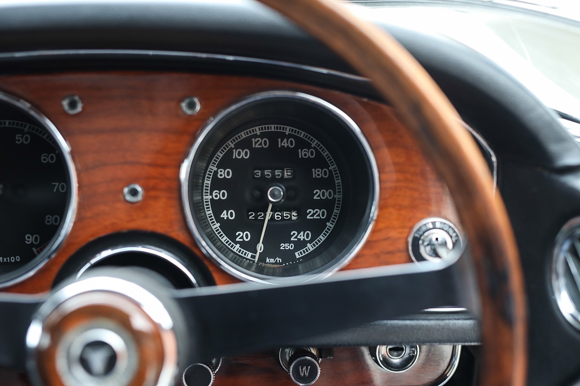 Toyota 2000GT Interior