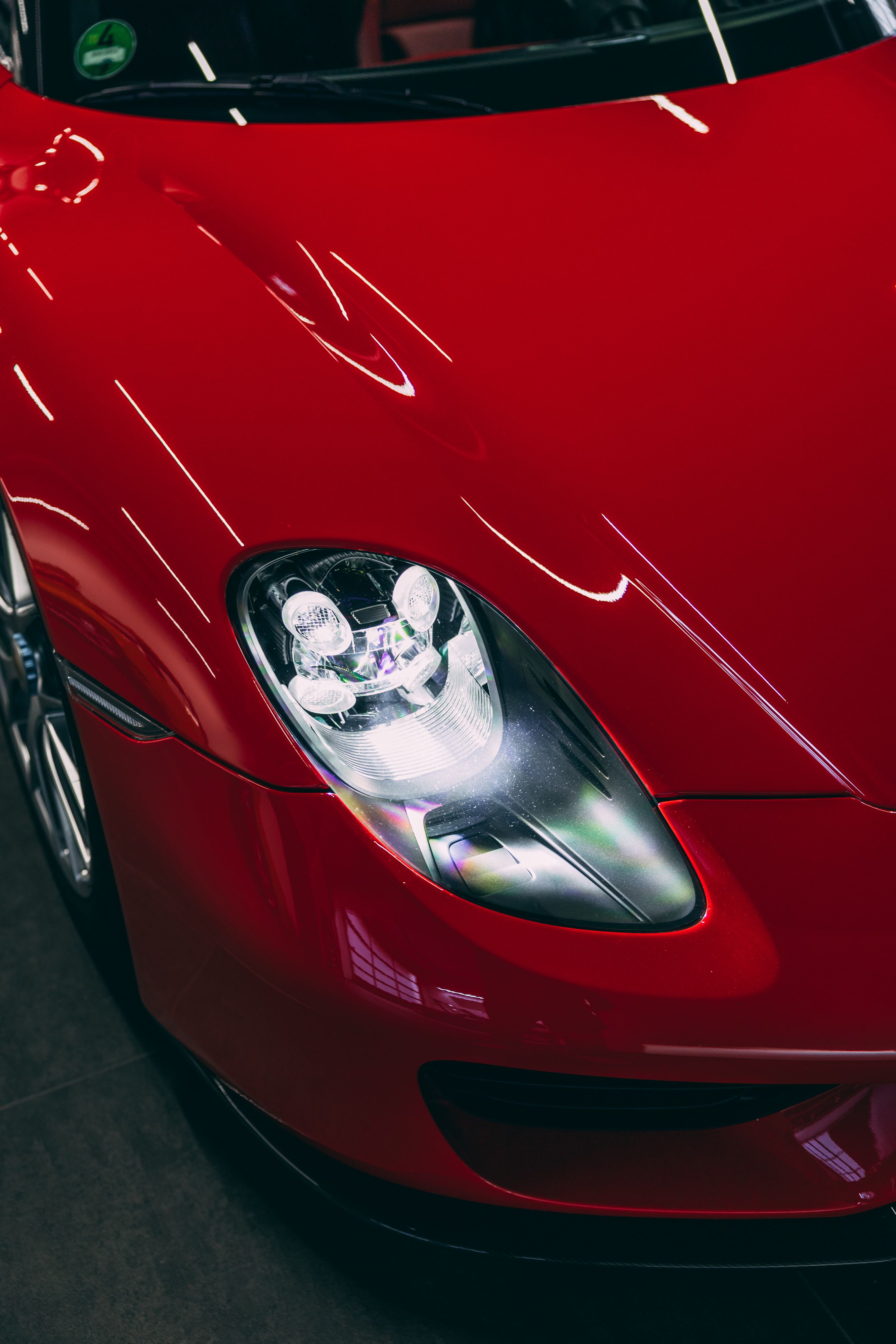 View the exterior of the 2014 Porsche 918 Spyder for sale (10)