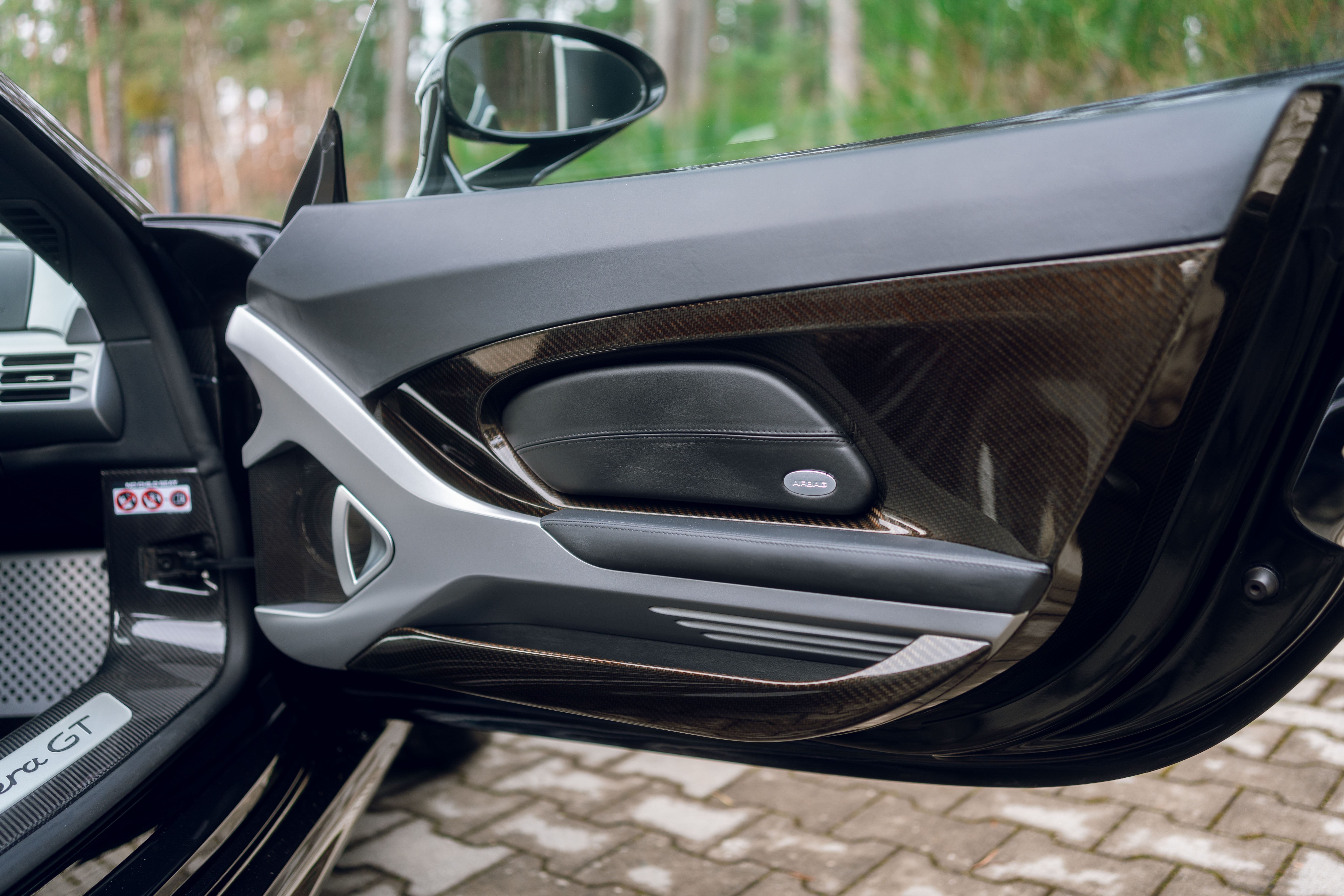 View 2004 Porsche Carrera GT (Black) for sale interior image (5)