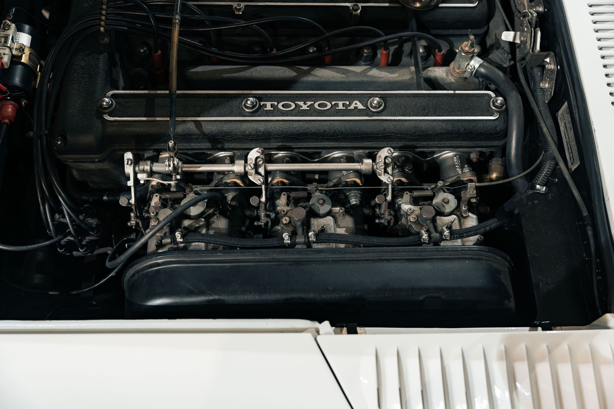 View 1967 Toyota 2000GT for sale mechanic image (9)