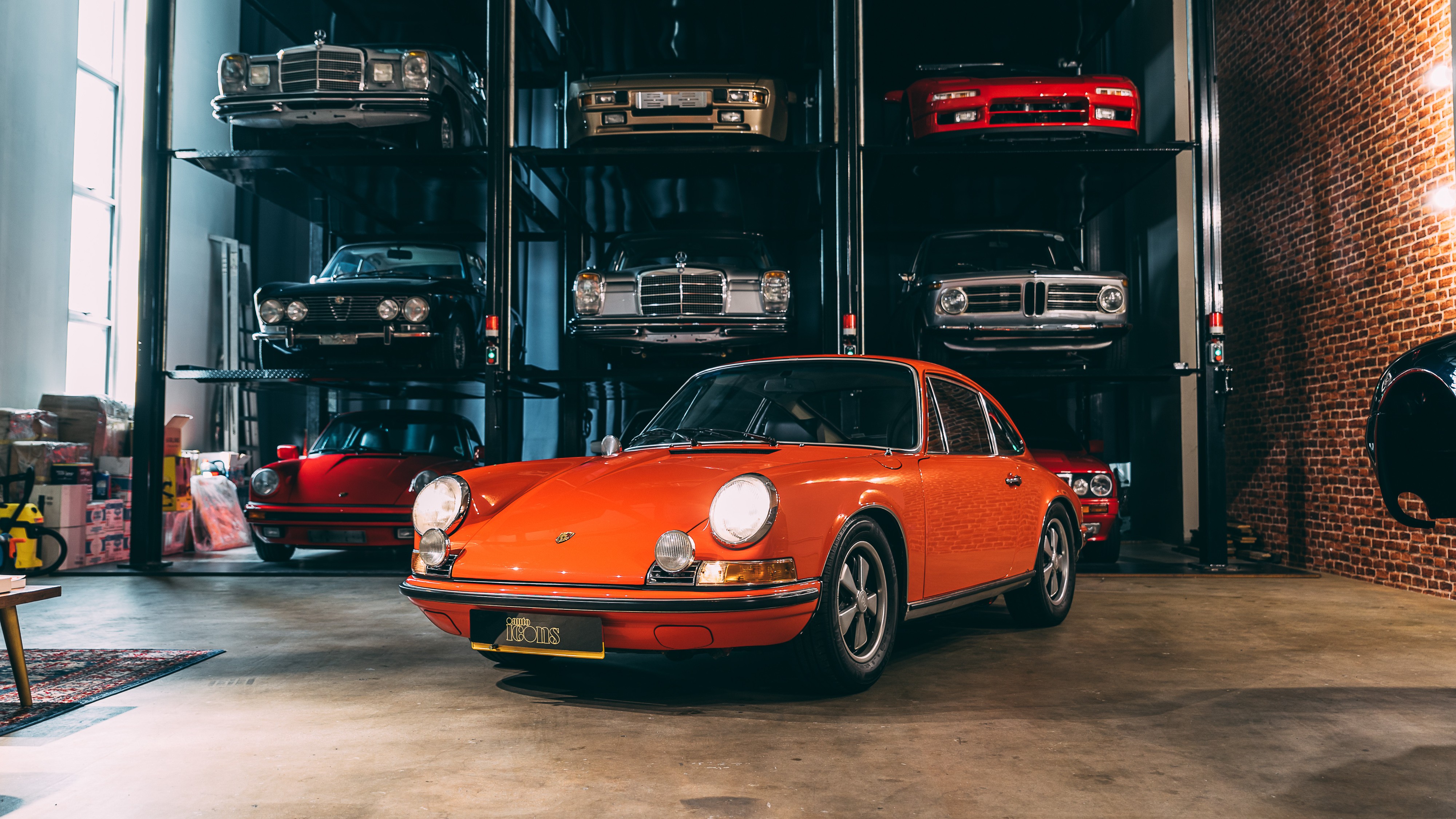 View the exterior of the 1970 Porsche 911E Sportomatic for sale (1)