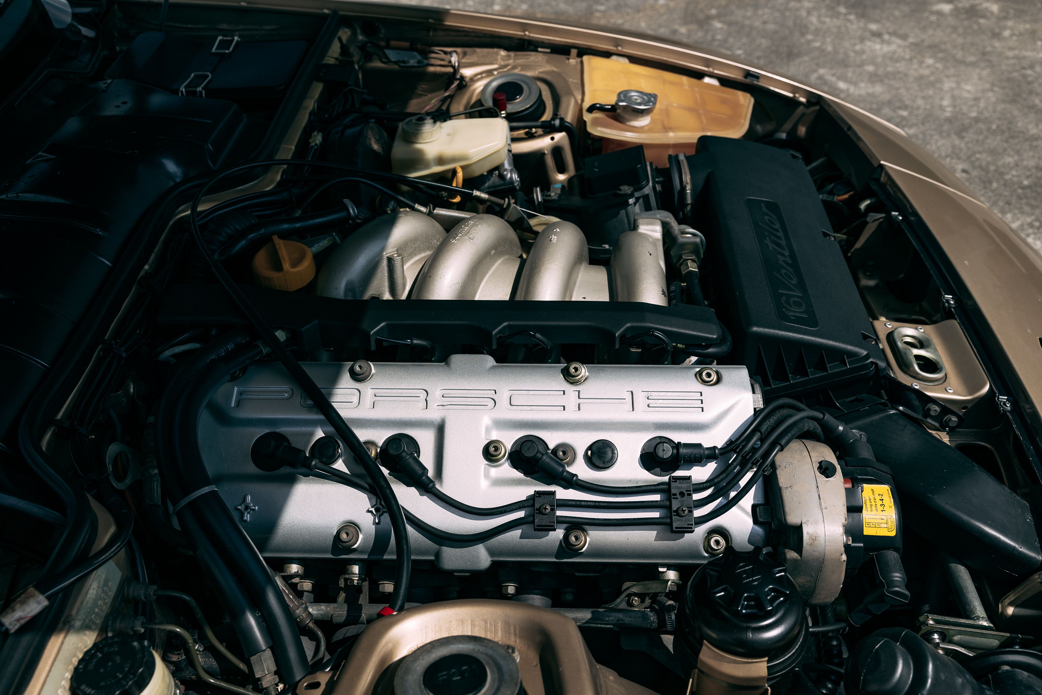 View the mechanic of the 1988 Porsche 944S Coupe for sale (3)