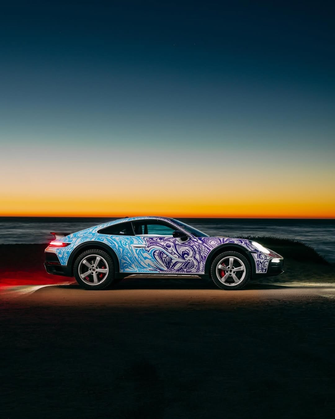 Porsche 911 DakarT with horizon backdrop
