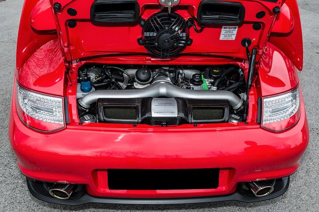 View the mechanic of the 2010 Porsche 911 GT2RS (997.2) for sale (1)