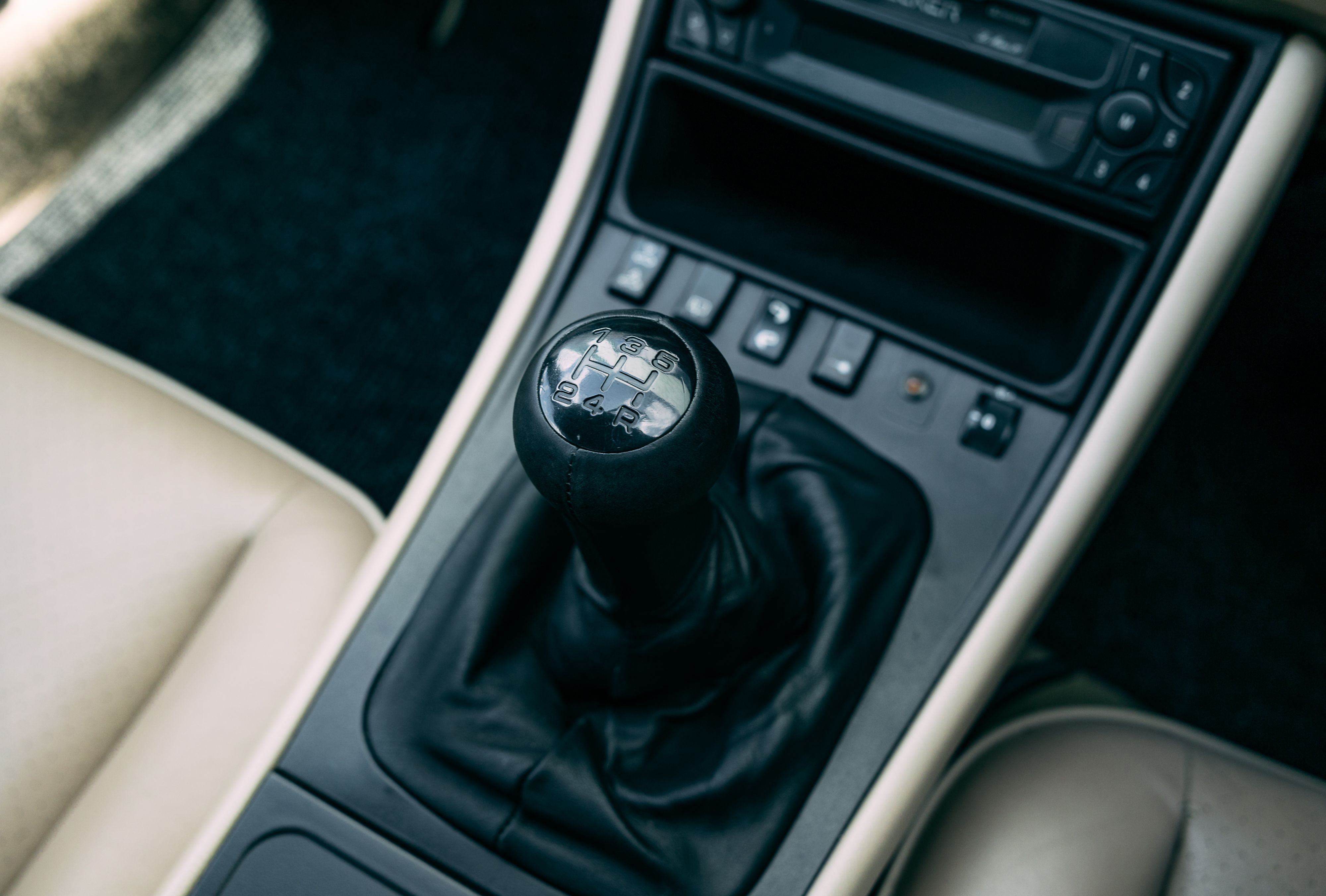 View the interior of the 1988 Porsche 944S Coupe for sale (5)