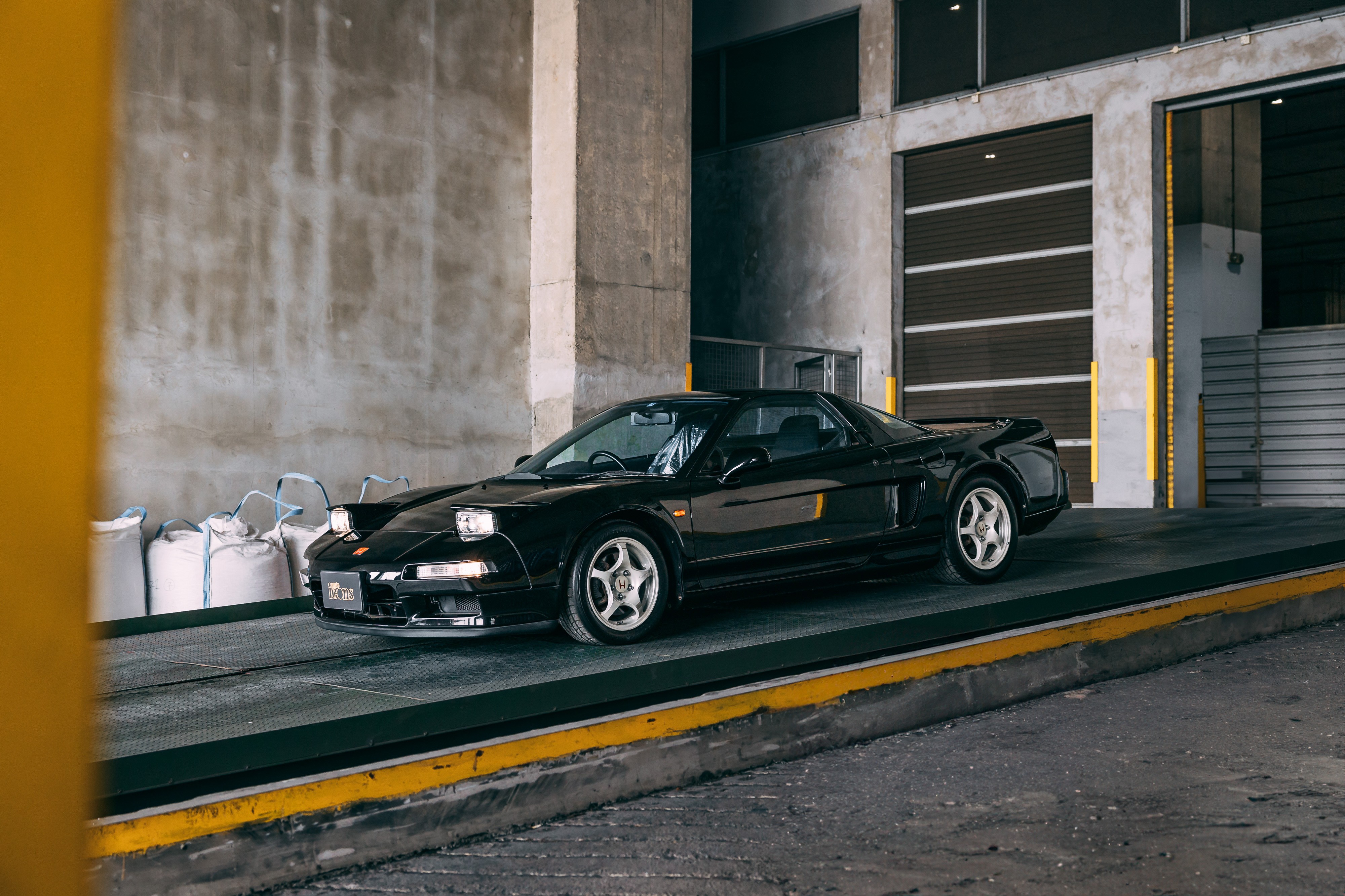 View the exterior of the 1994 Honda NSX Type R (NA1) for sale (1)
