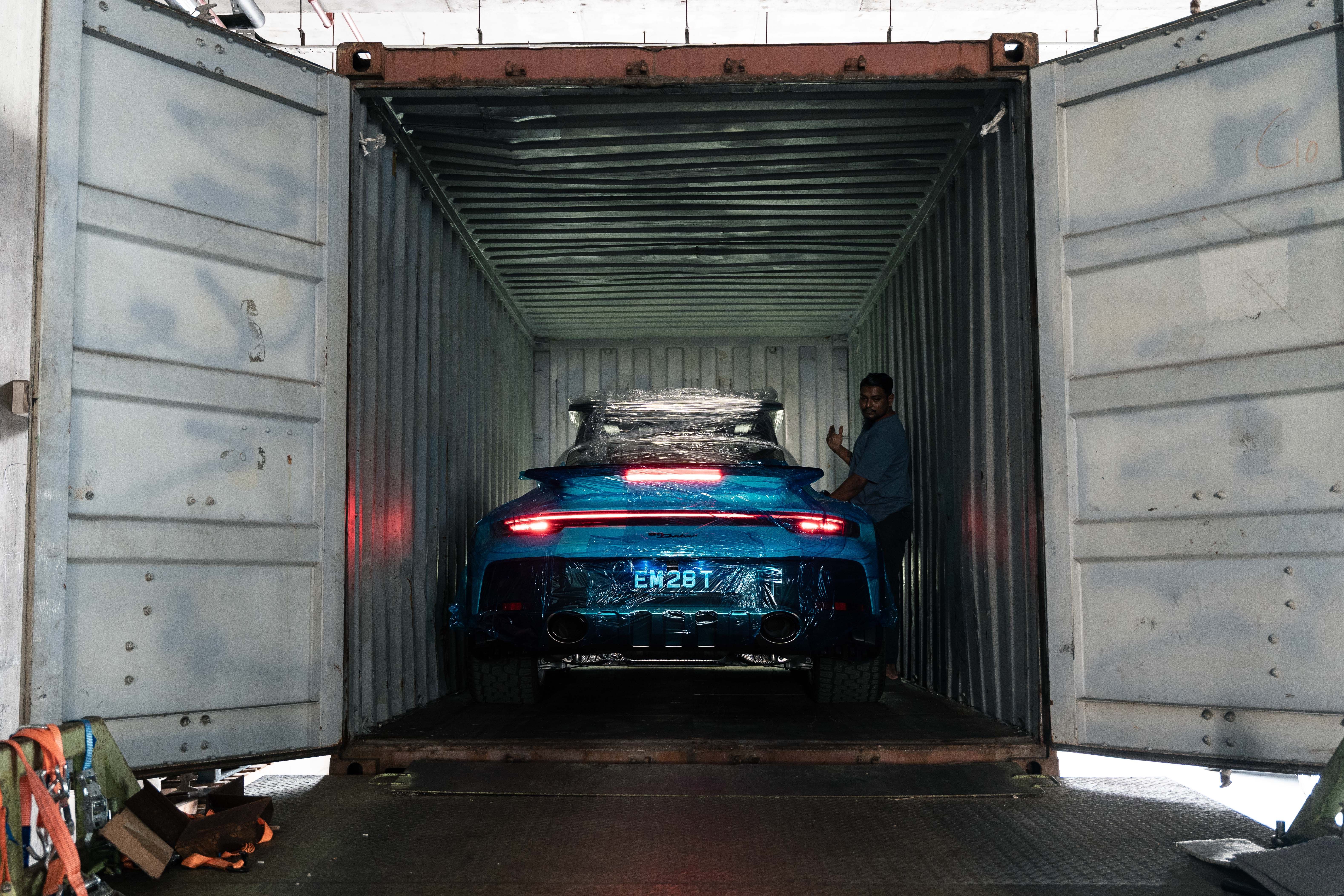 Rare and collectible car transportation and logistics services by Auto Icons