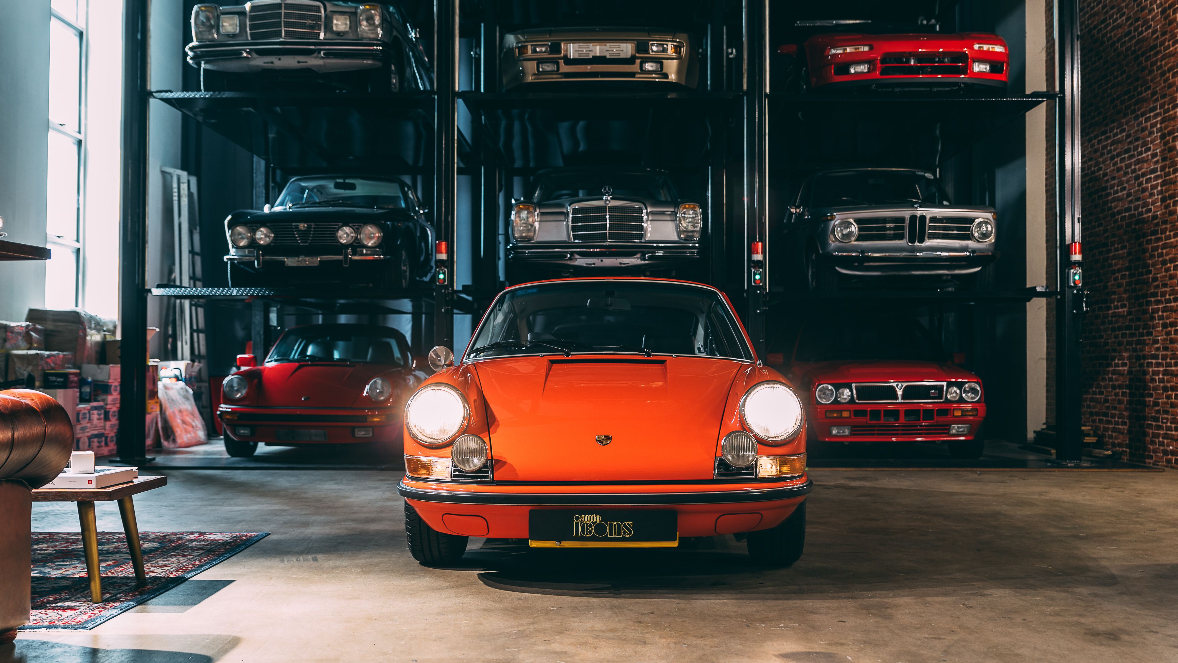 View the exterior of the 1970 Porsche 911E Sportomatic for sale (2)