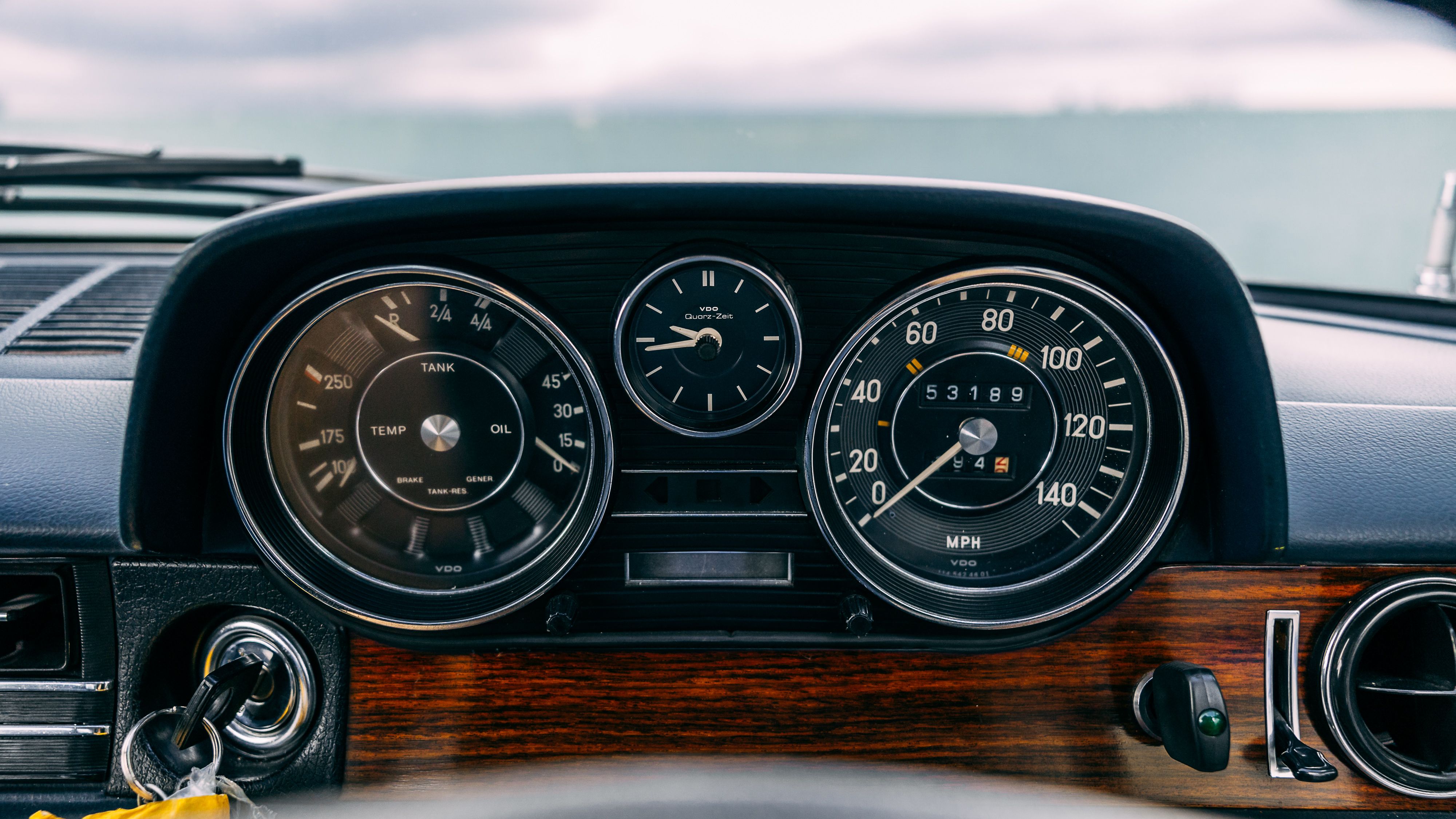 View the interior of the 1973 Mercedes Benz 280CE W114 restored by Kienle Automobiltechnik for sale (2)