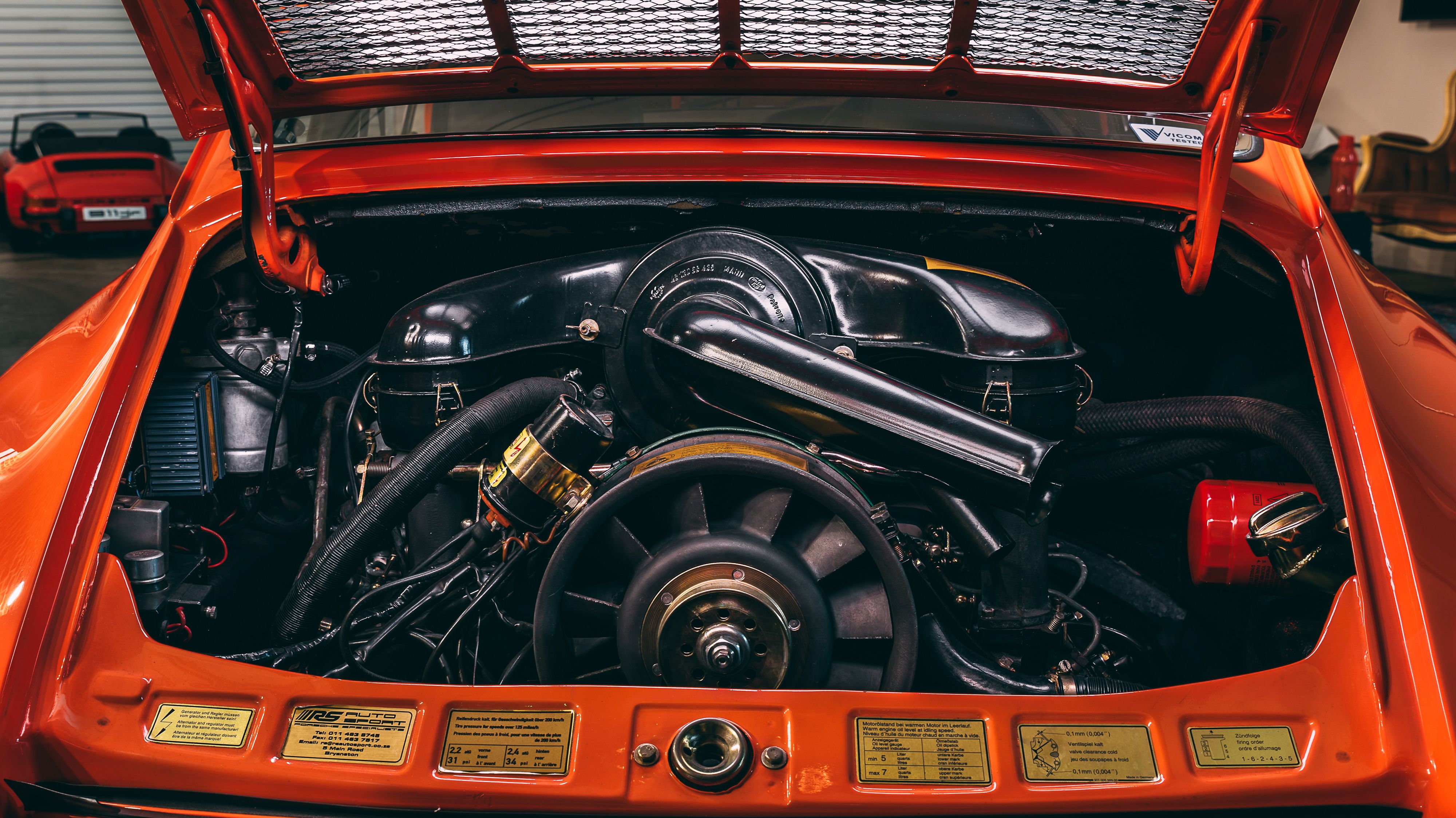 View the mechanic of the 1970 Porsche 911E Sportomatic for sale (1)