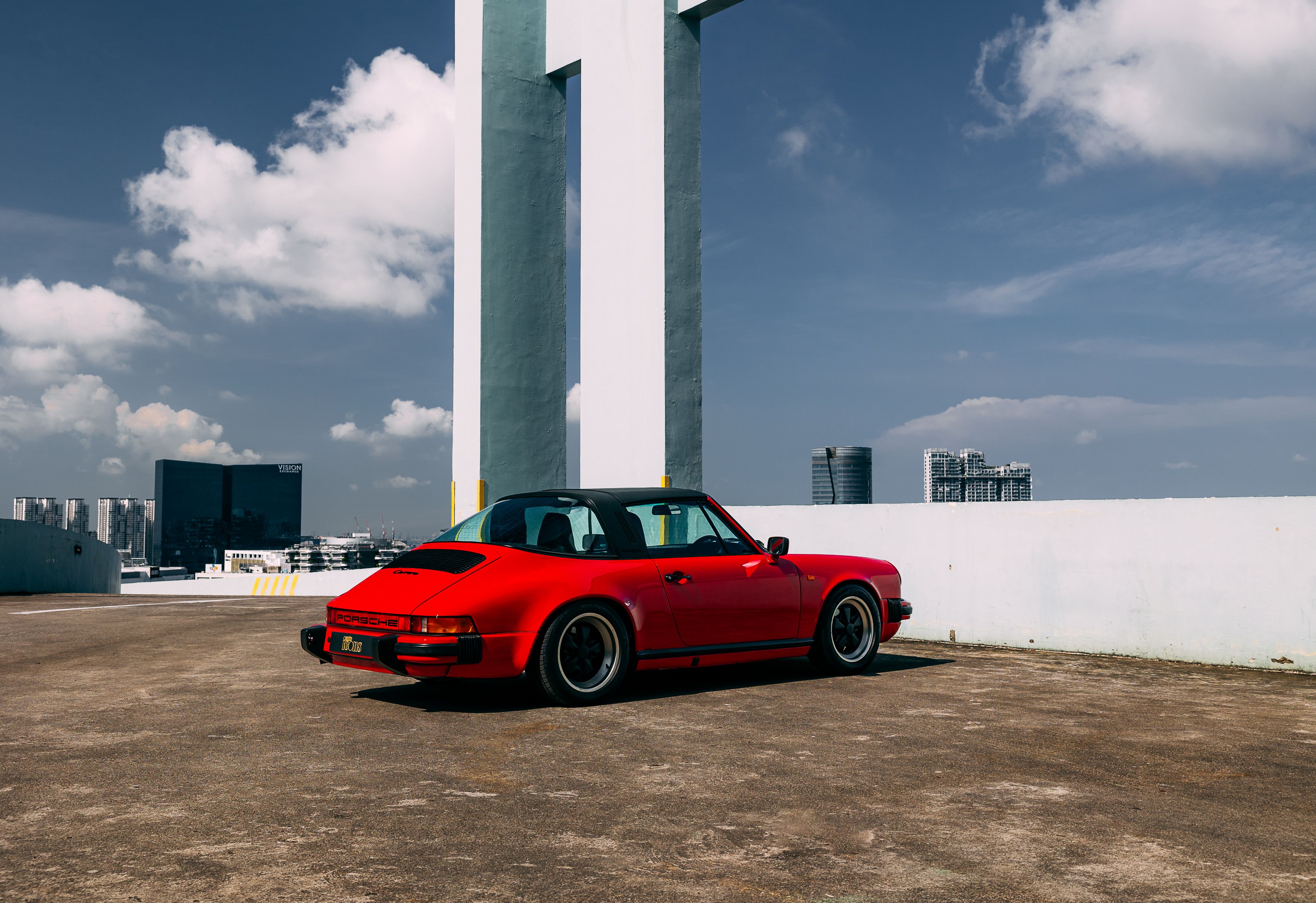 View the exterior of the 1985 Porsche 911 3.2 Carrera Targa for sale (9)