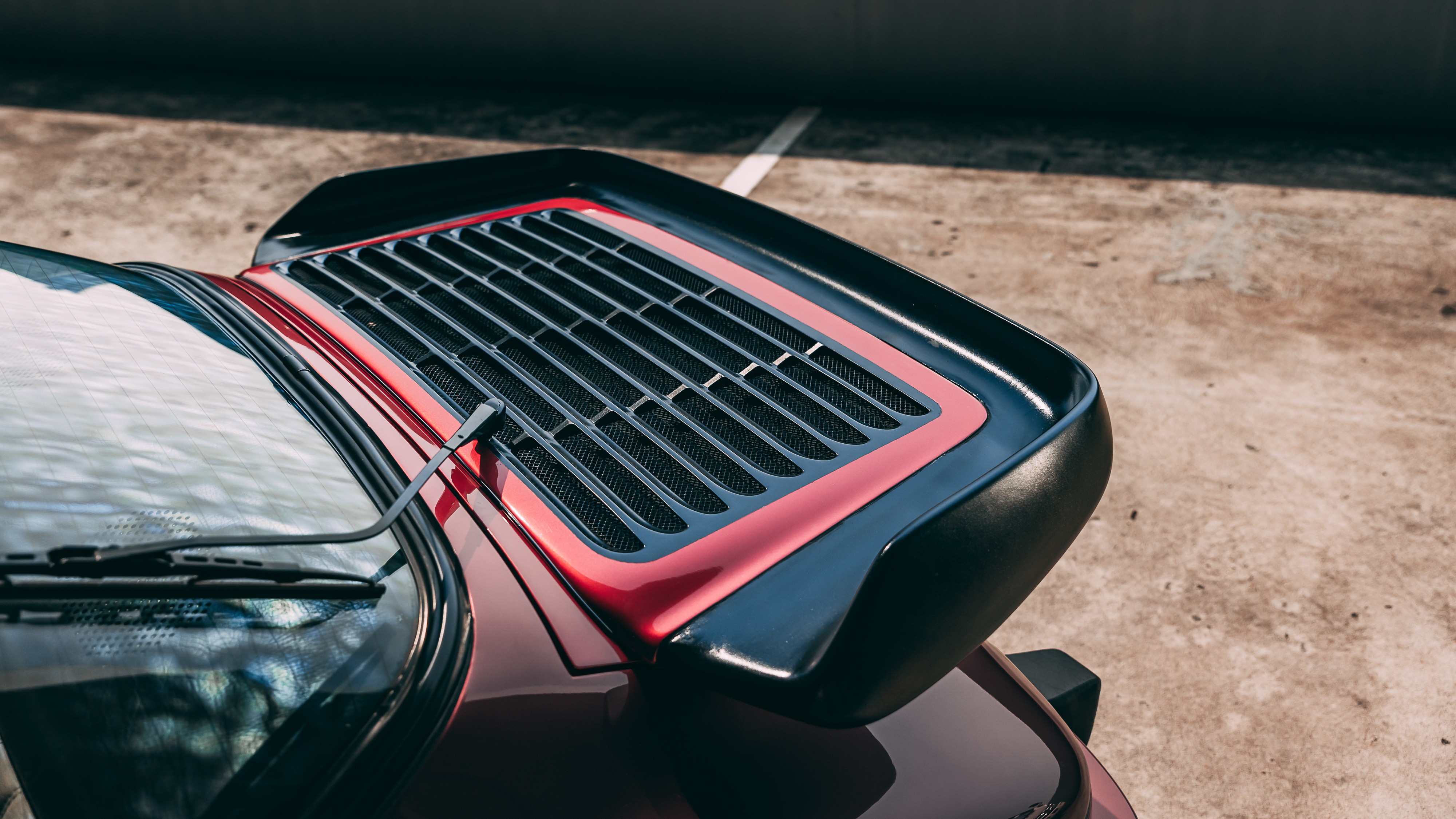 View the exterior of the 1981 Porsche 911 SC Targa for sale (7)