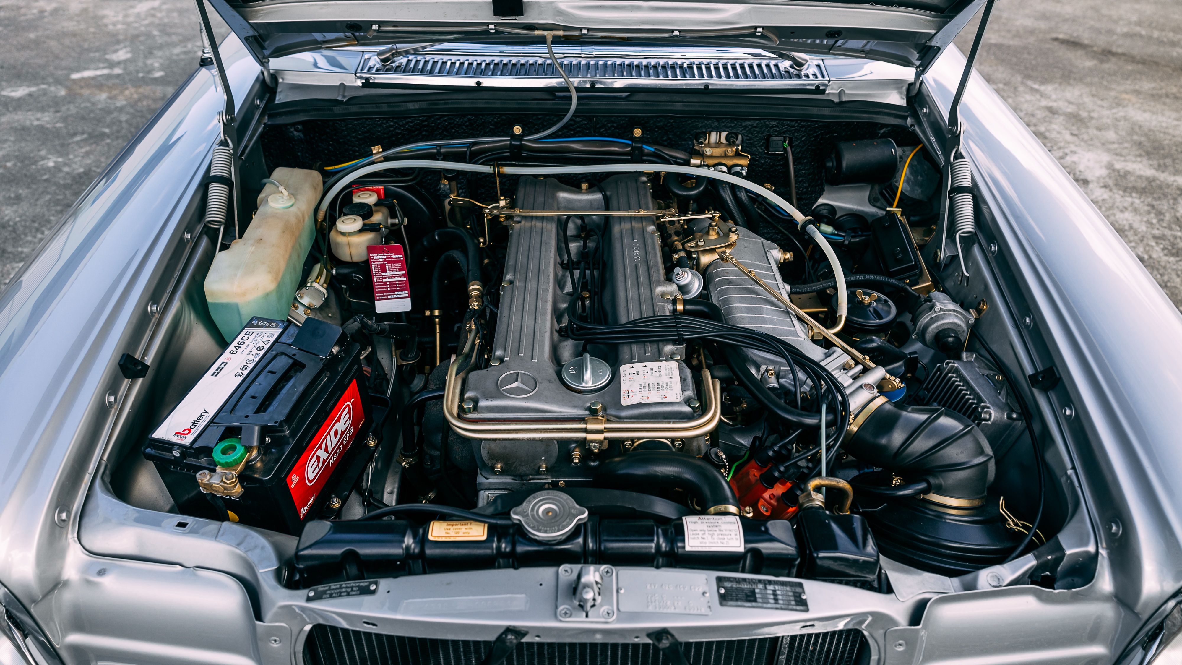 View the mechanic of the 1973 Mercedes Benz 280CE W114 restored by Kienle Automobiltechnik for sale (1)