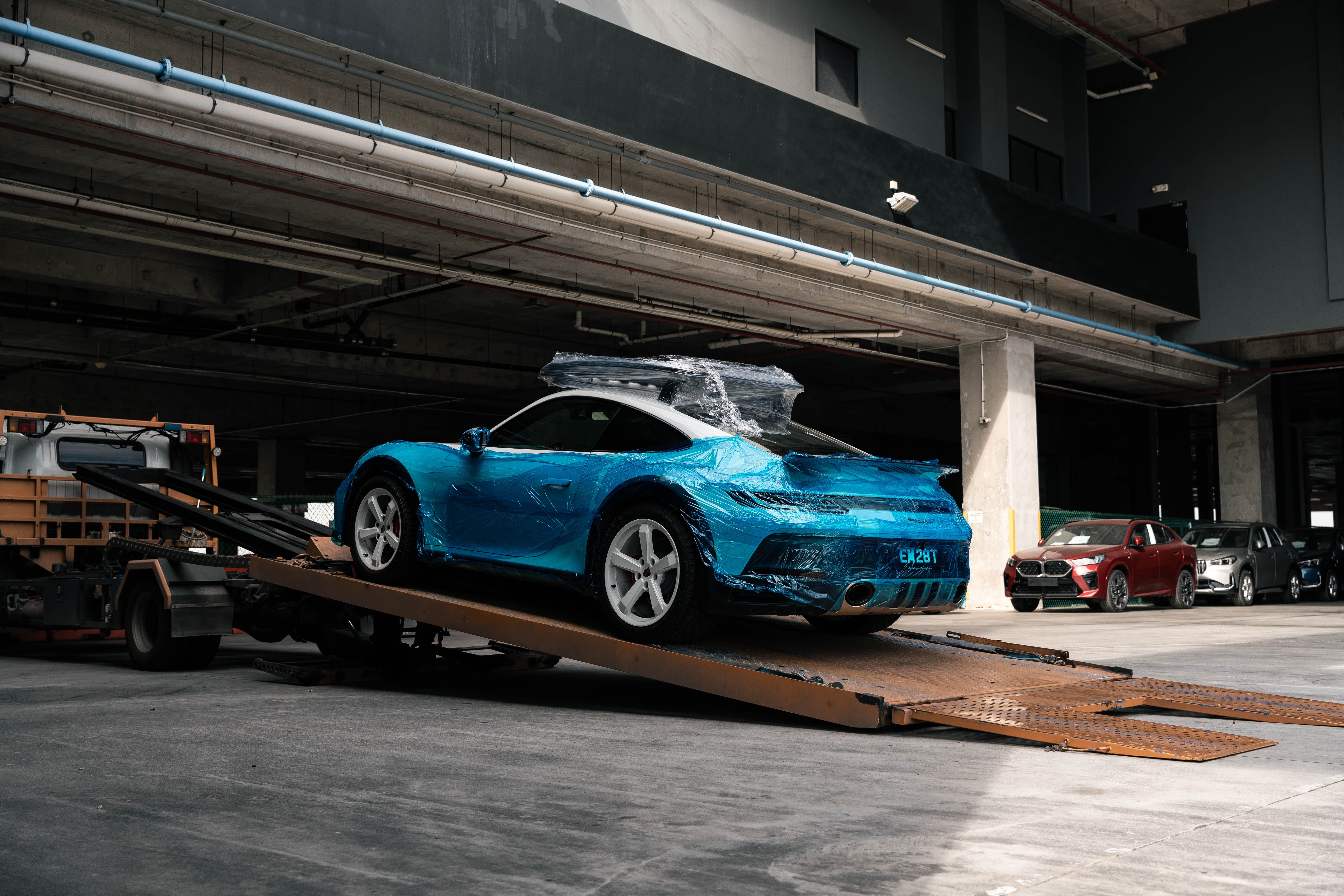 Rare and collectible car transportation and logistics services by Auto Icons