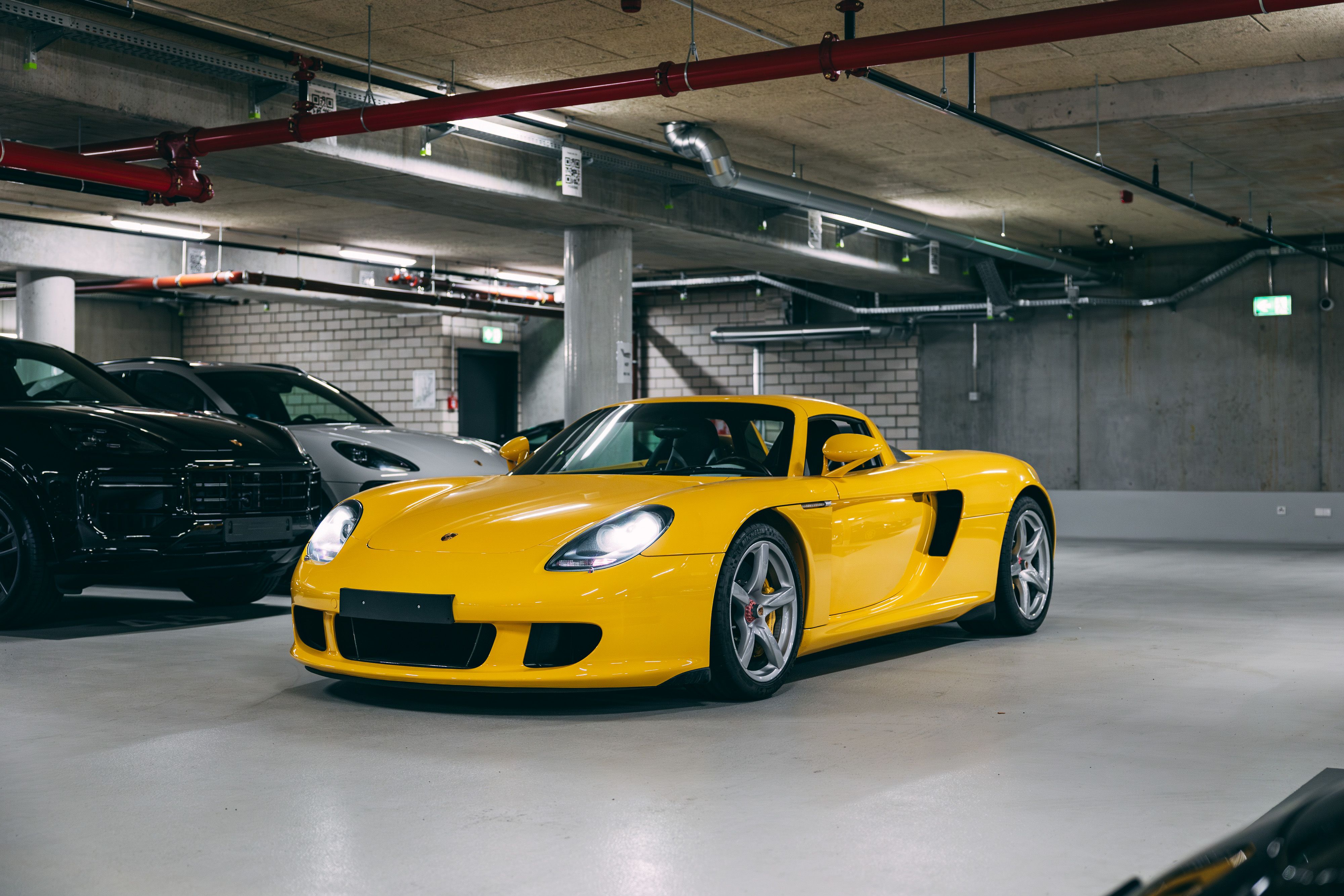 View 2004 Porsche Carrera GT (Fayence Yellow) Exterior Front Image (2)