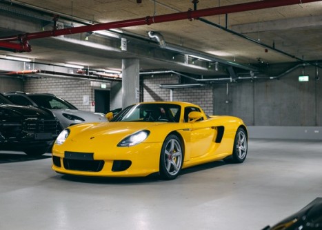 View 2004 Porsche Carrera GT (Fayence Yellow) Exterior Front Image (2)