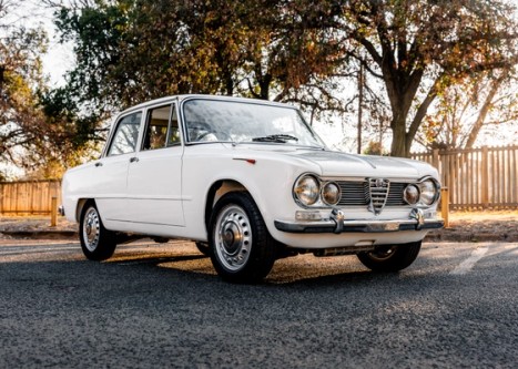 View the exterior of the 1964 Alfa Romeo Giulia Ti for sale (1)