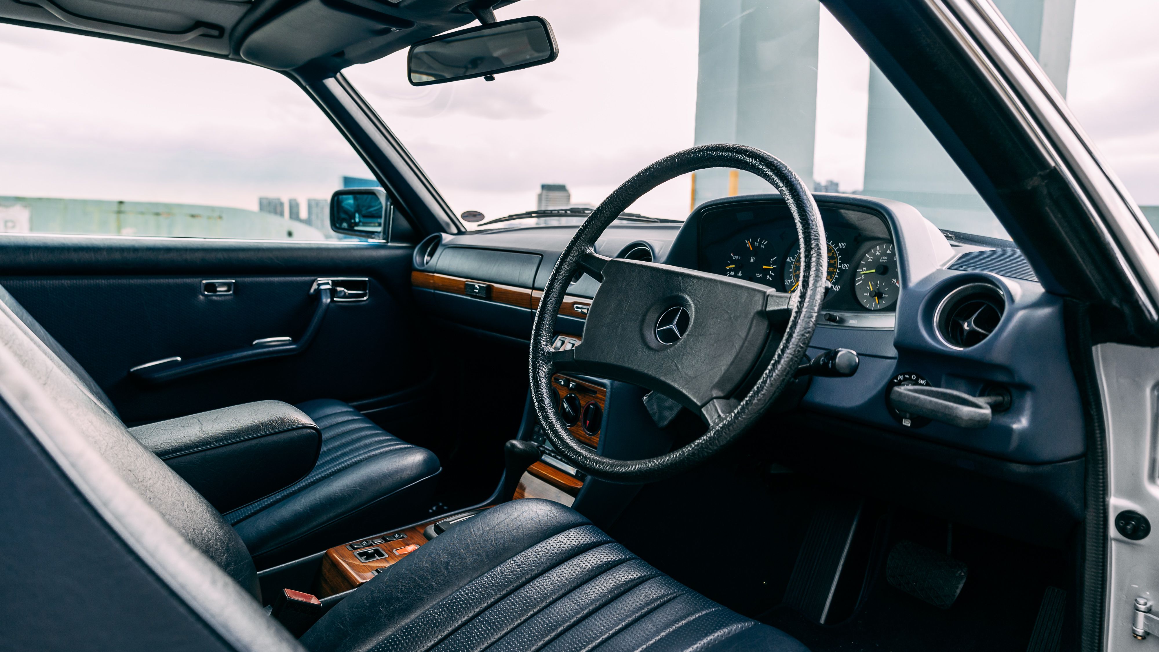 View the interior of the 1985 Mercedes Benz 280CE W123 for sale (9)