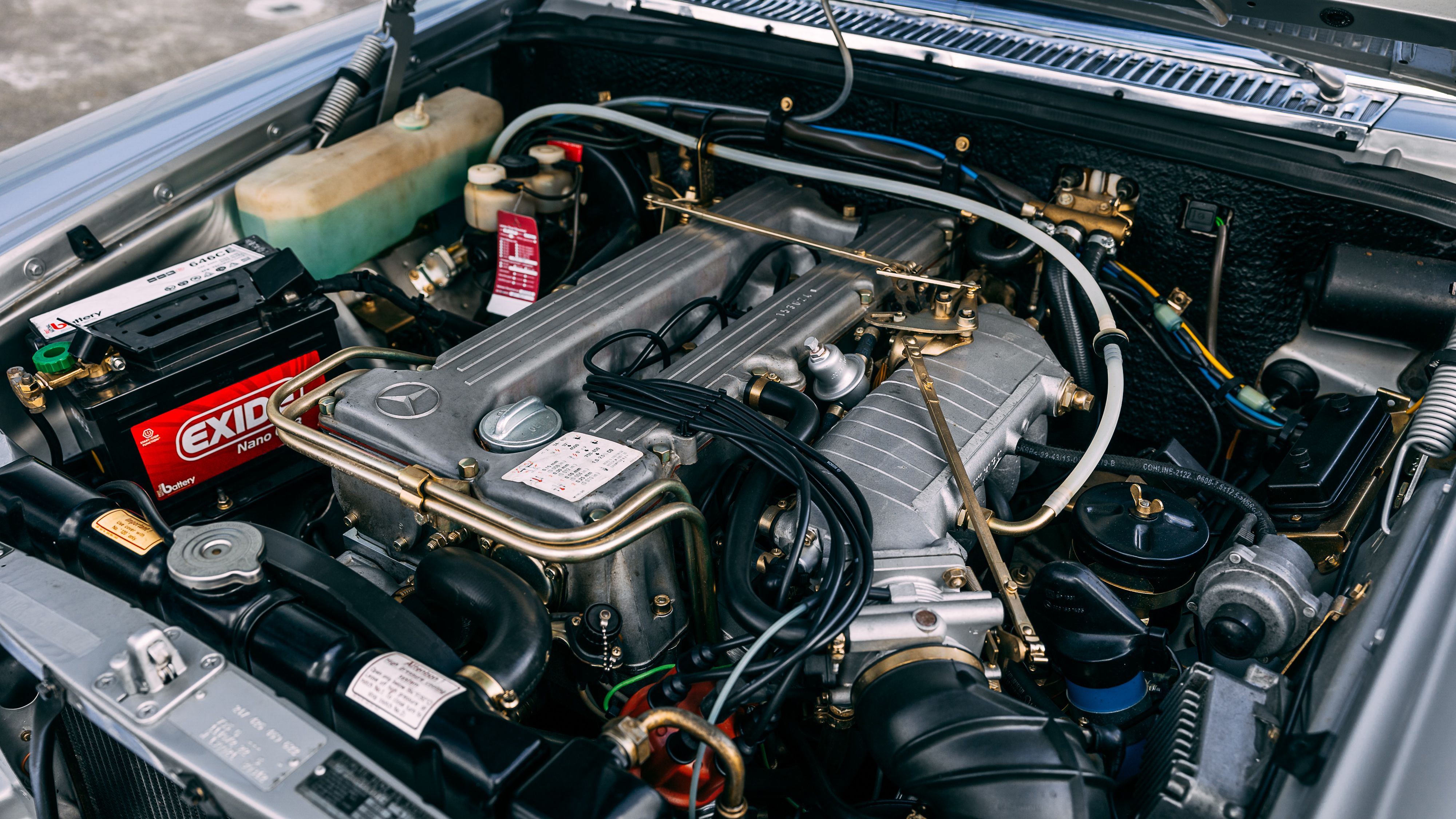 View the mechanic of the 1973 Mercedes Benz 280CE W114 restored by Kienle Automobiltechnik for sale (2)