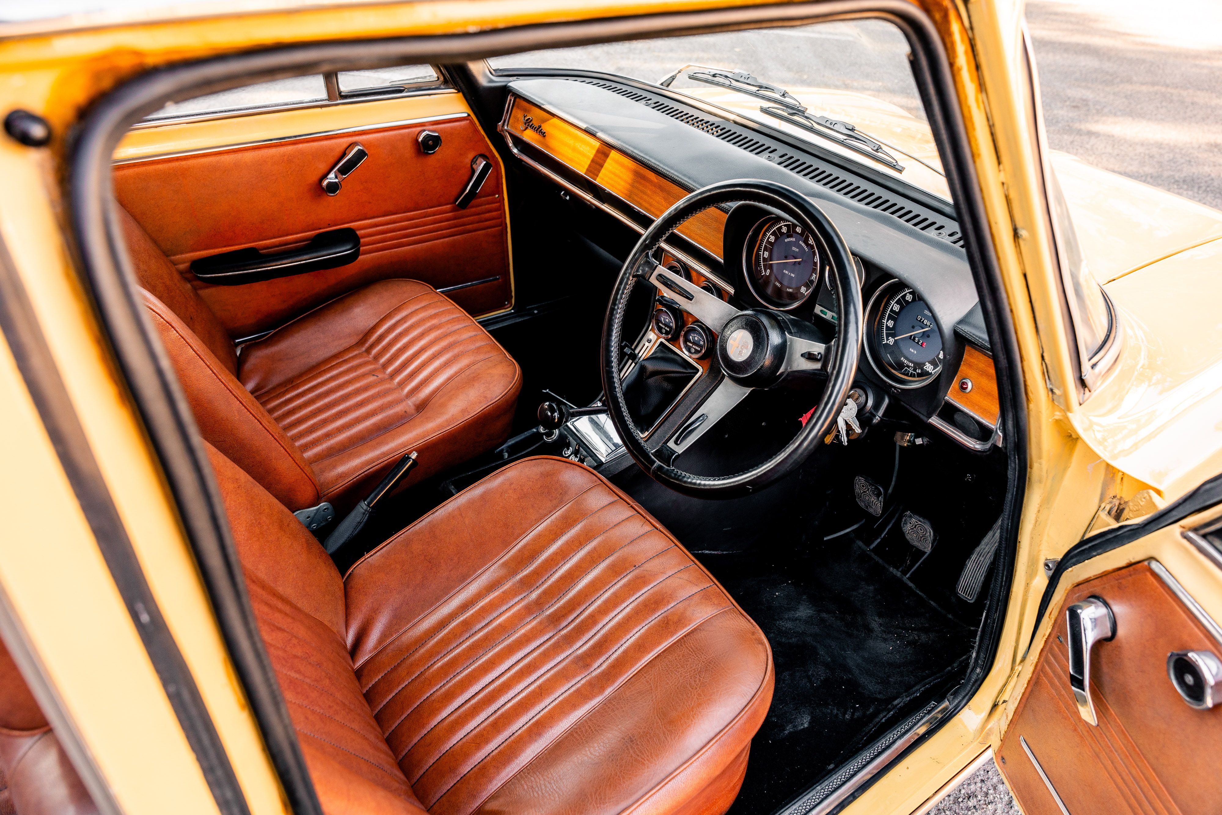 View 1973 Alfa Romeo Giulia Super Nuova for sale interior image (1)