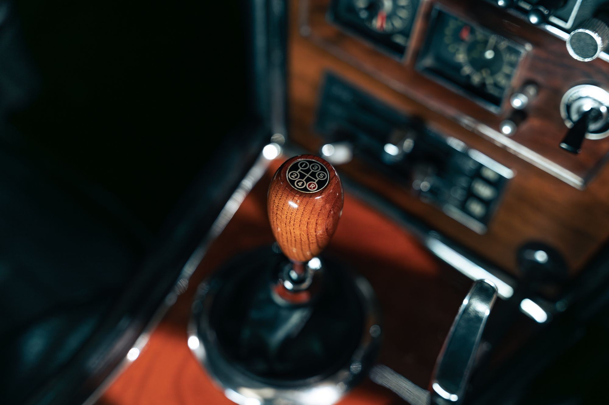 View 1967 Toyota 2000GT for sale interior image (16)