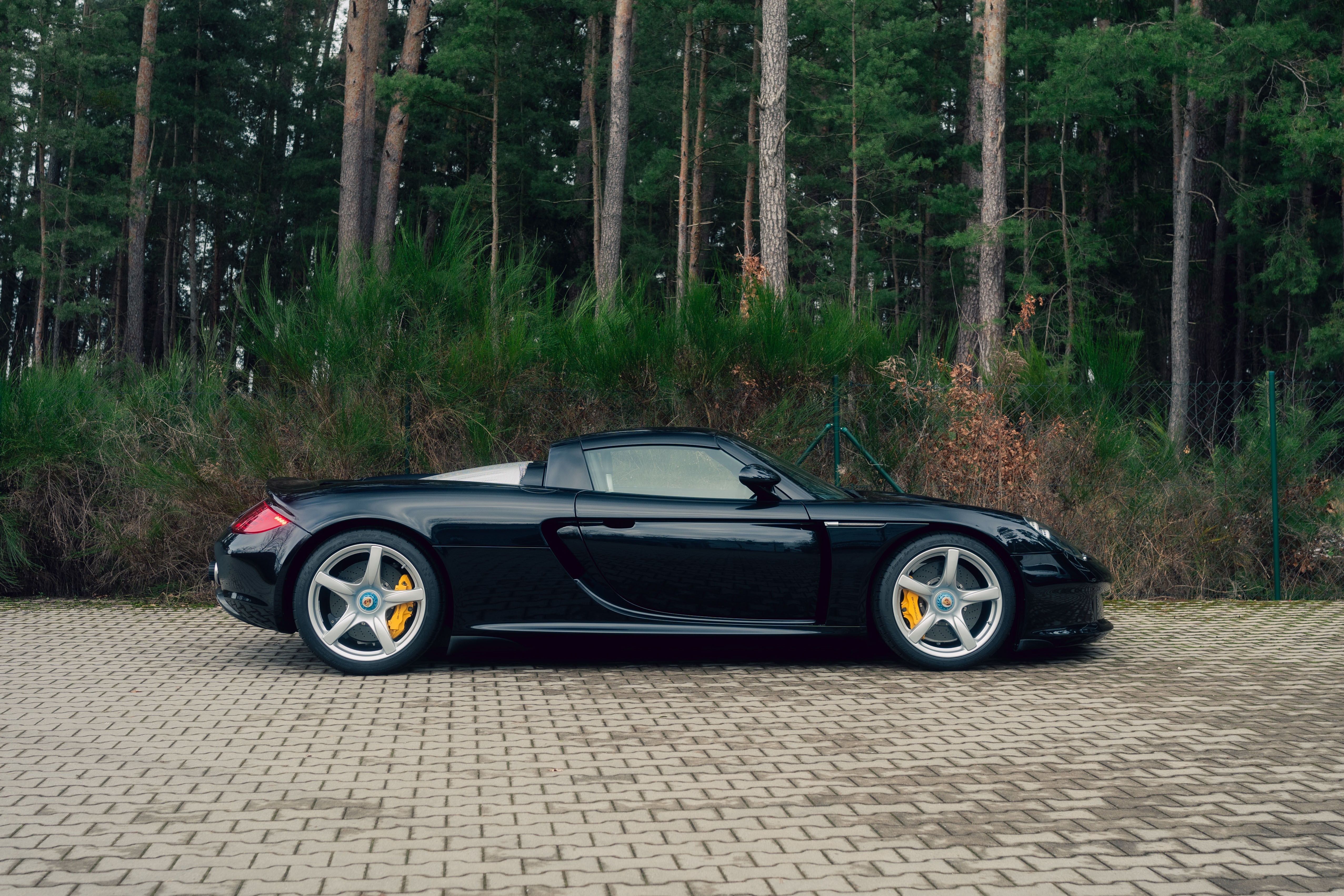 View 2004 Porsche Carrera GT (Black) for sale exterior image (3)