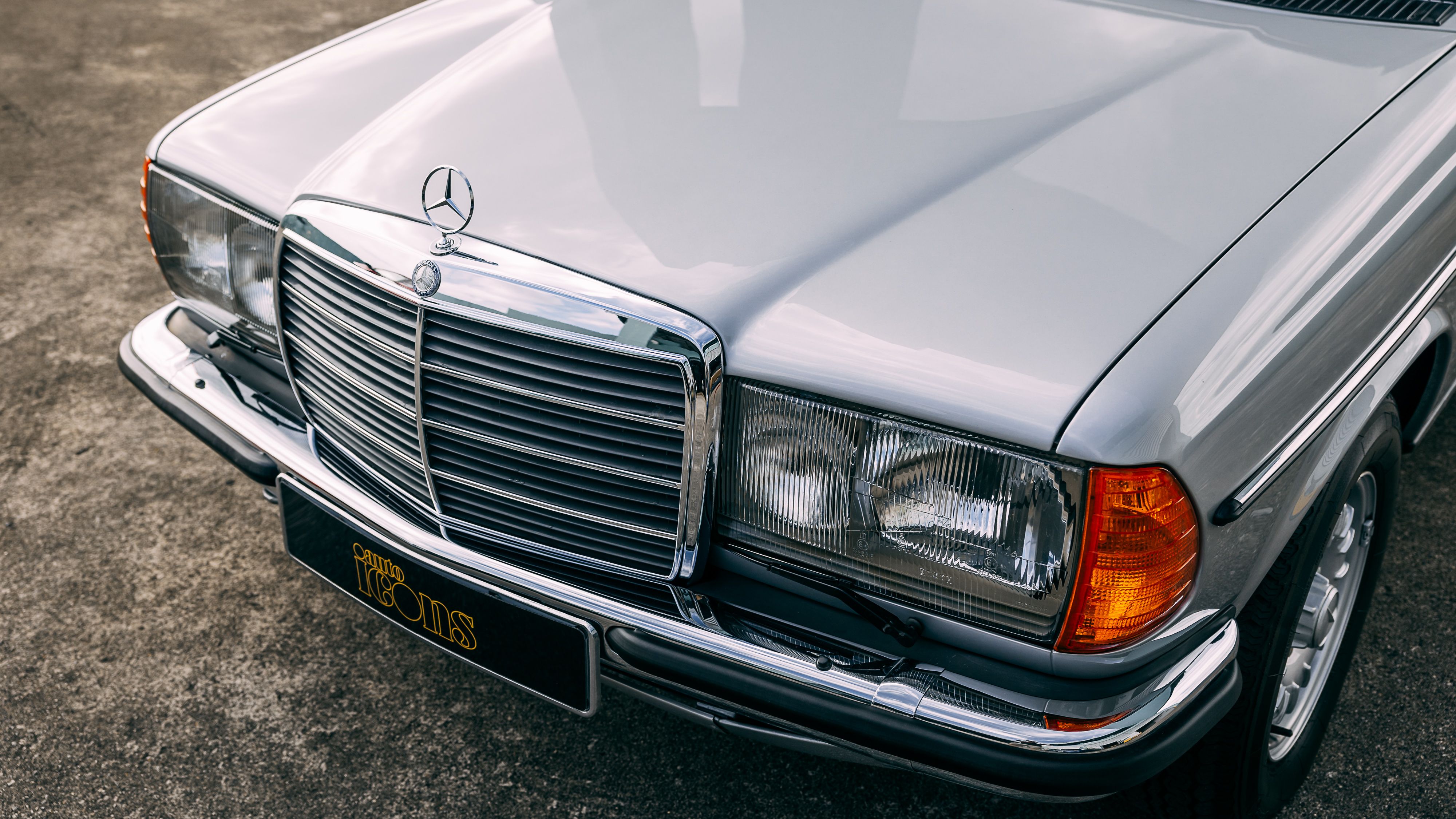View the exterior of the 1985 Mercedes Benz 280CE W123 for sale (4)