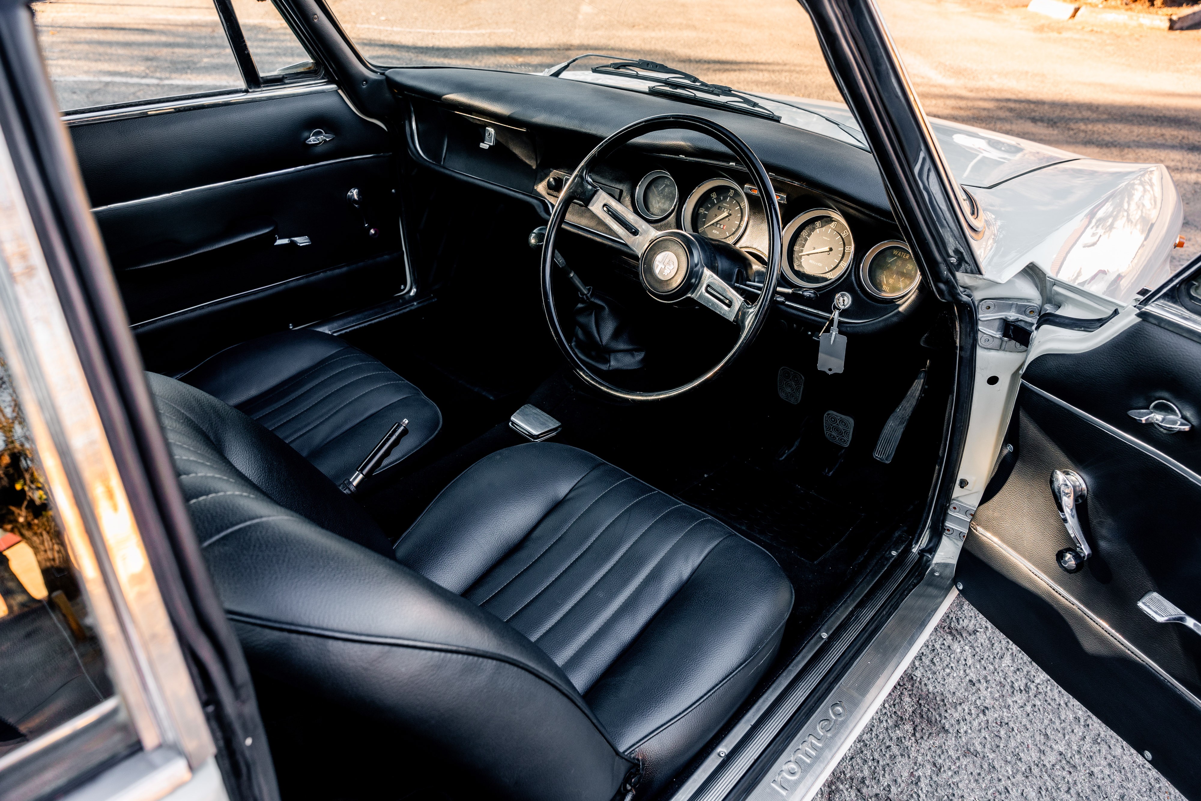 View 1967 Alfa Romeo Giulia Sprint GT Veloce for sale interior image (1)