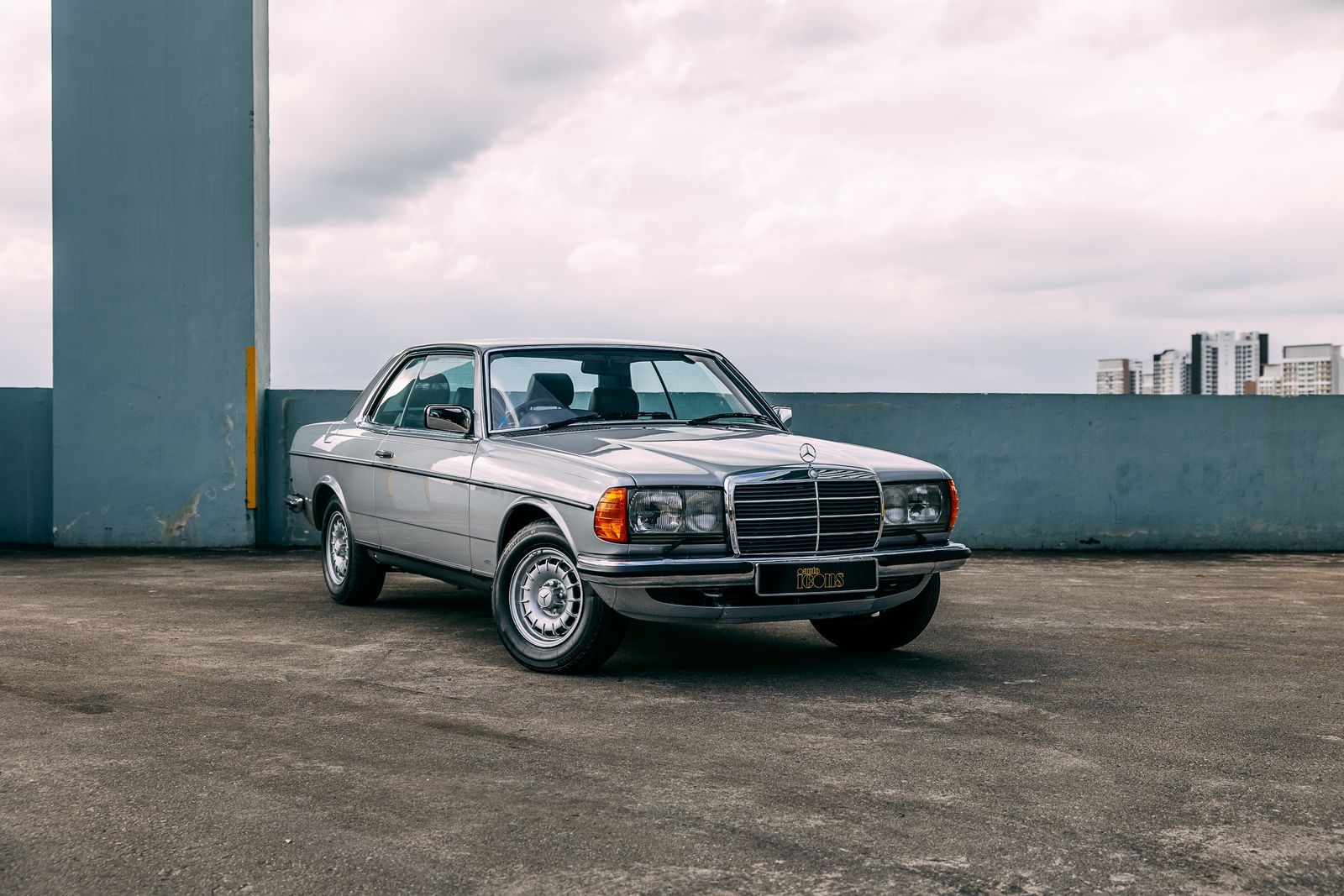 View the exterior of the 1985 Mercedes Benz 280CE W123 for sale (9)