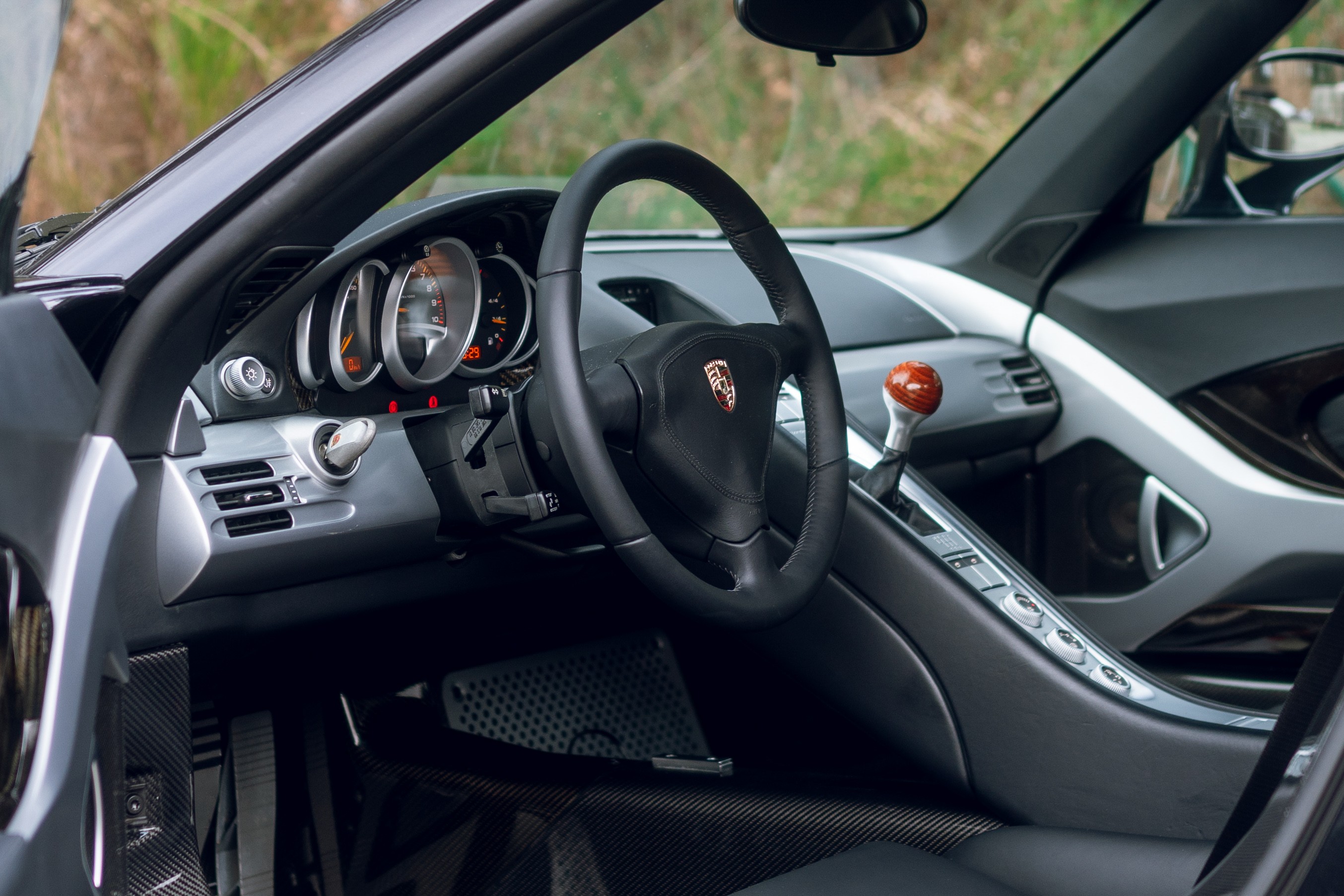 View 2004 Porsche Carrera GT (Black) for sale interior image (2)