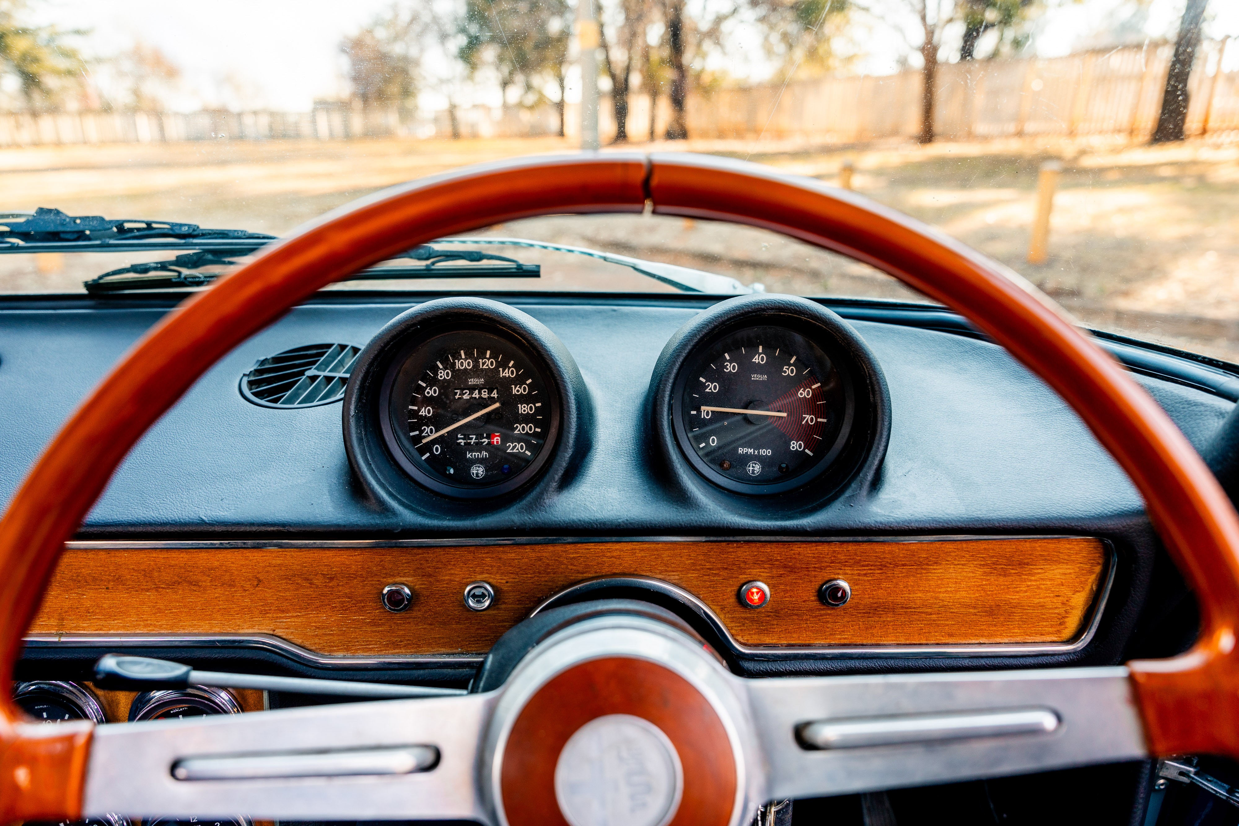 View 1973 Alfa Romeo Berlina 1750 for sale interior image (2)