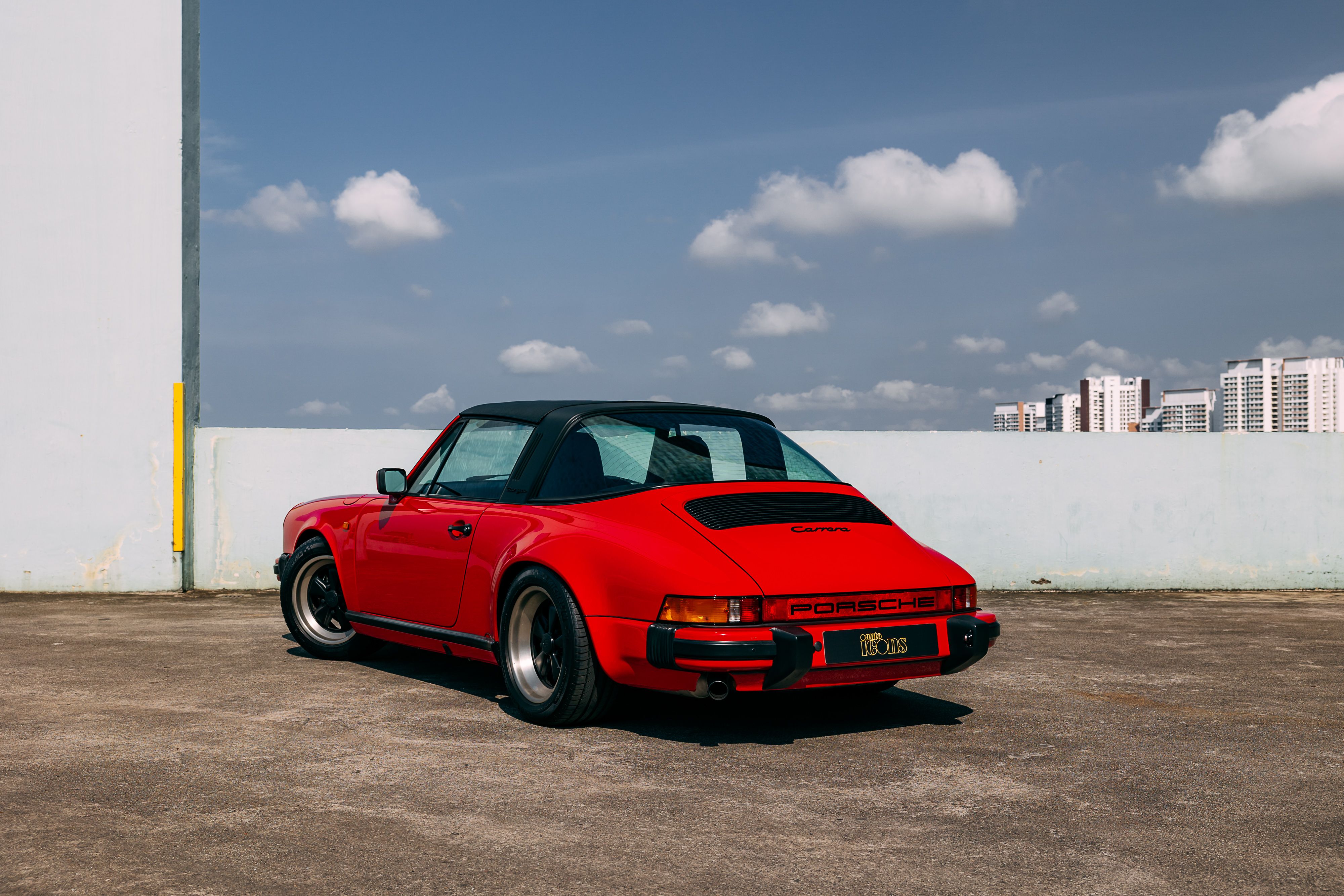 View the exterior of the 1985 Porsche 911 3.2 Carrera Targa for sale (5)