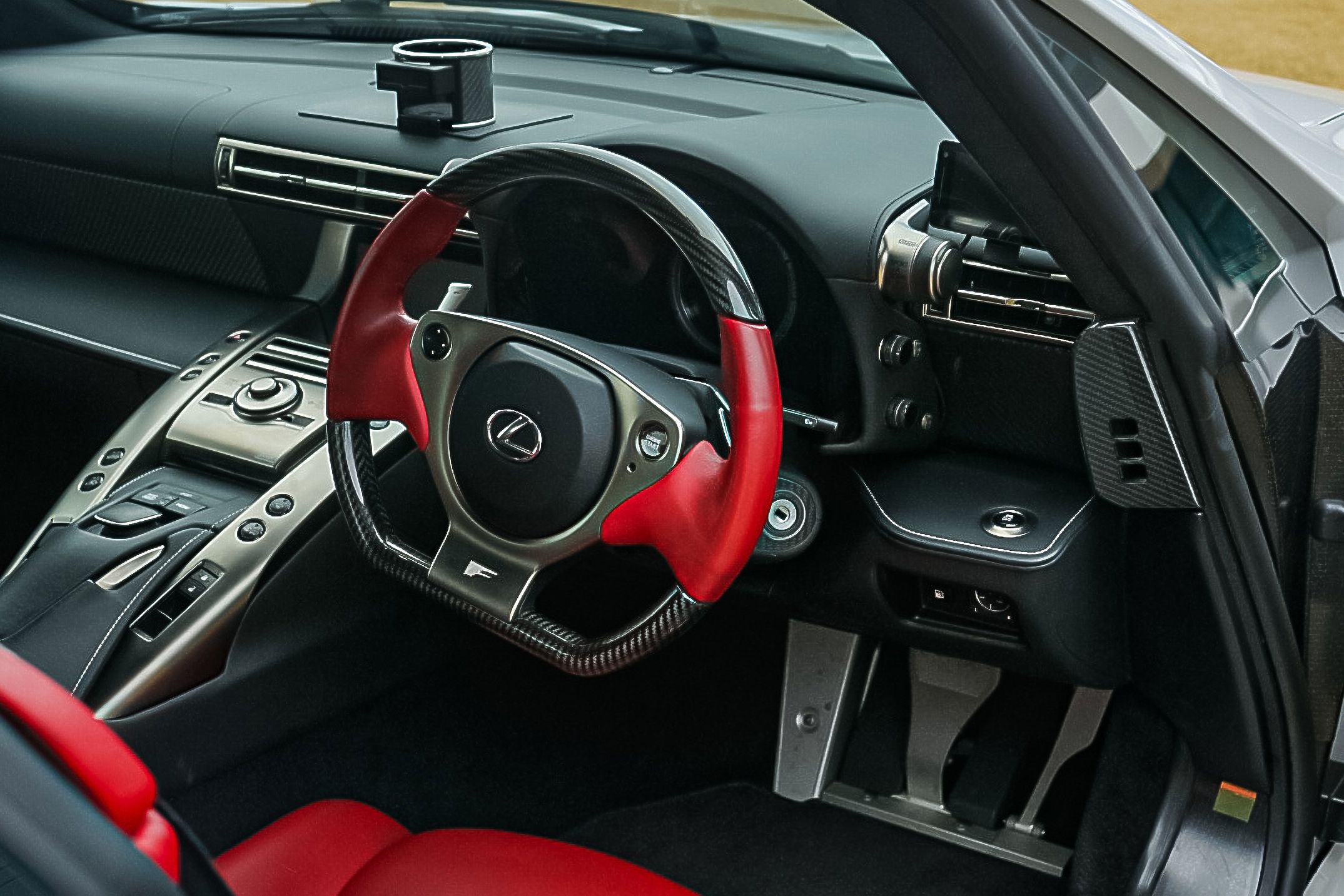 View the 2011 Lexus LFA for sale interior image (1)