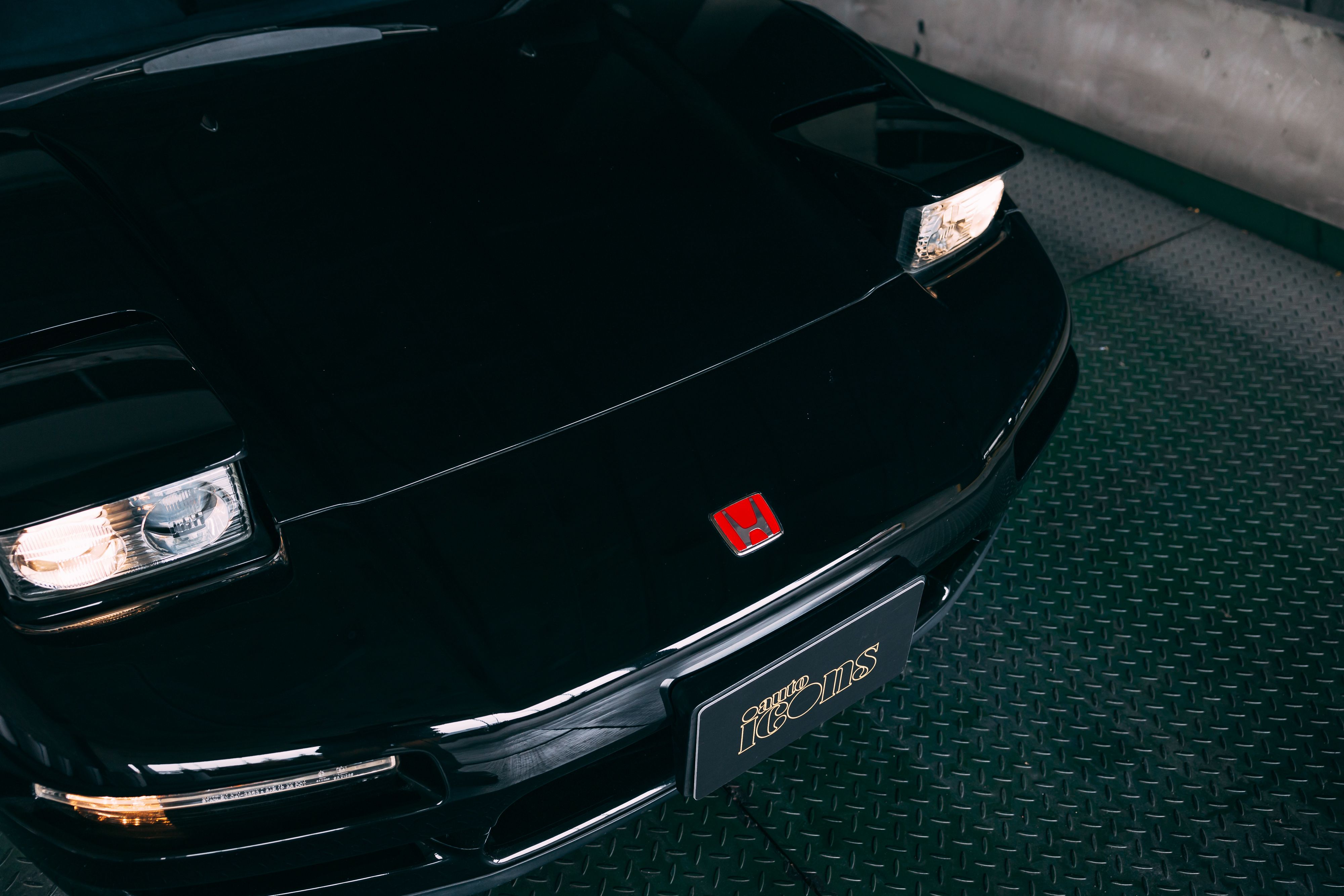 View the exterior of the 1994 Honda NSX Type R (NA1) for sale (4)