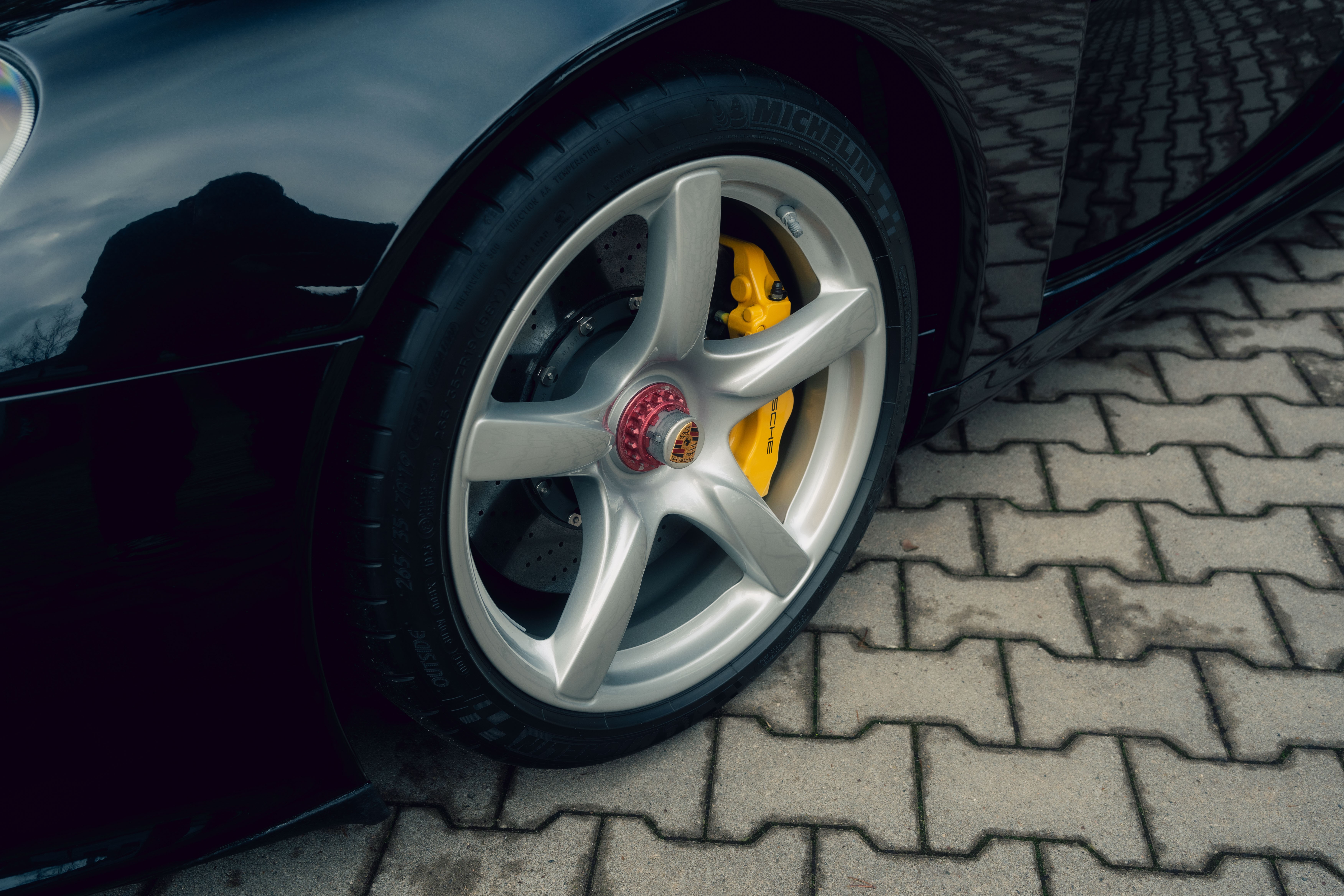 View 2004 Porsche Carrera GT (Black) for sale exterior image (7)