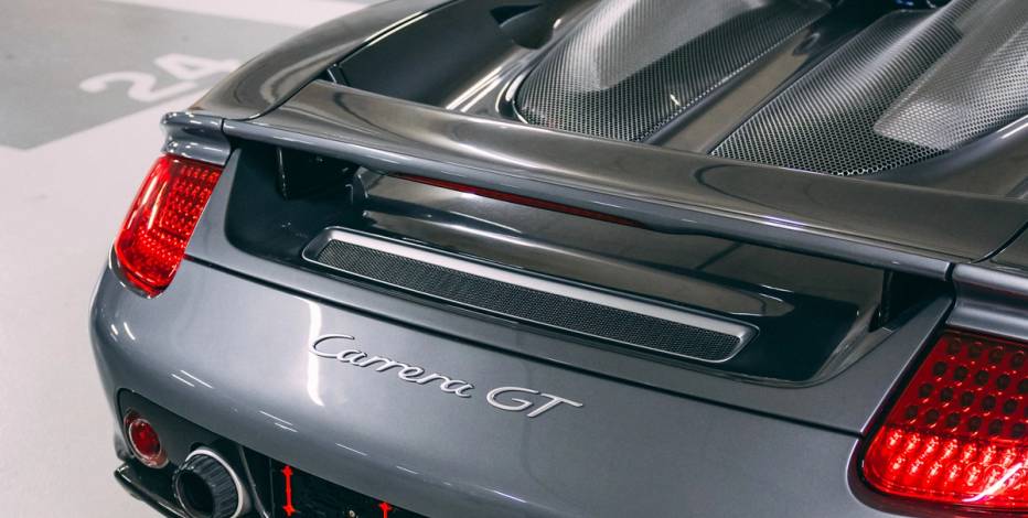 View the exterior of the 2004 Porsche Carrera GT (Grey) for sale (5)
