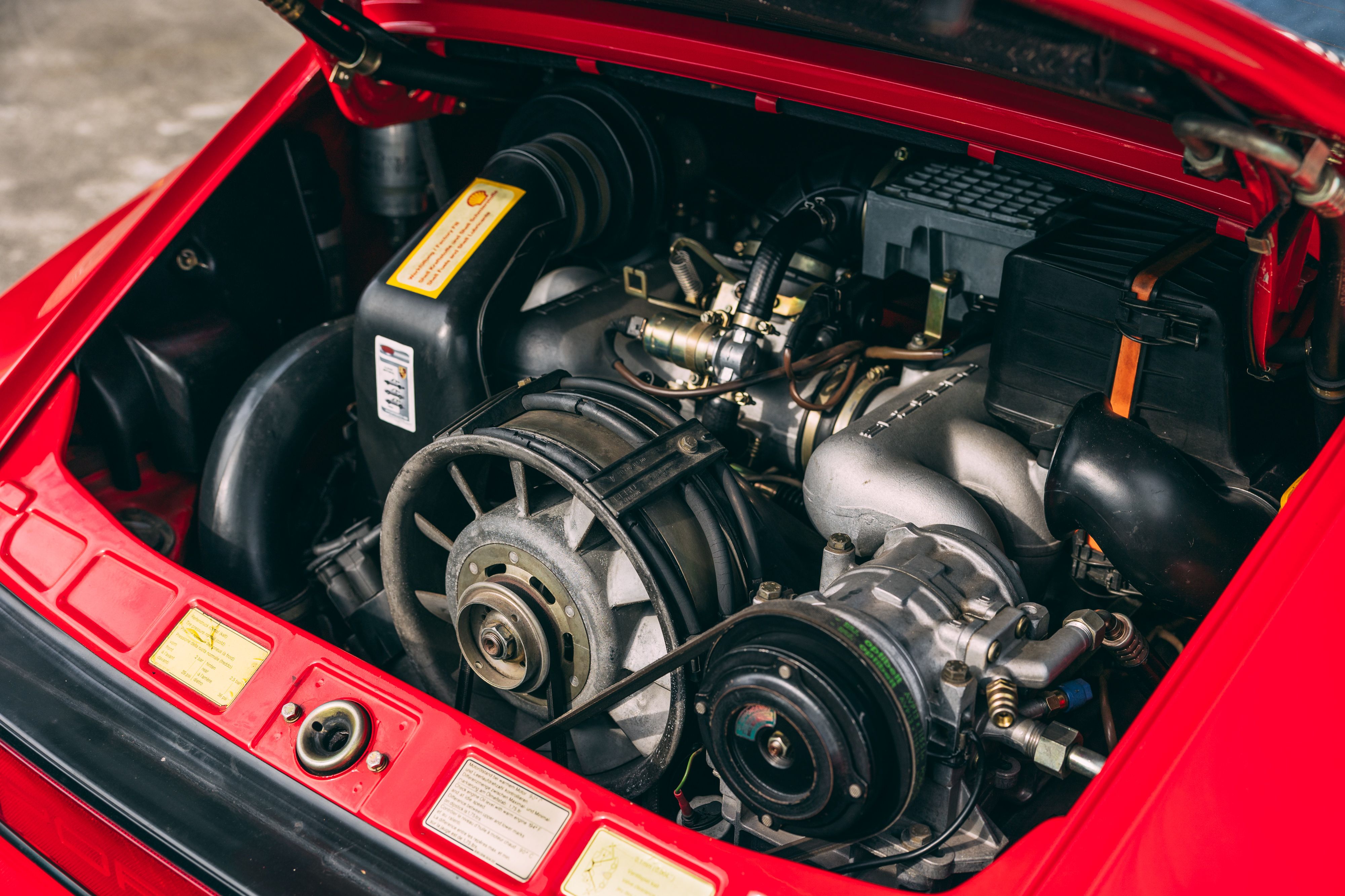 View the mechanic of the 1988 Porsche 911 Carrera Targa G50 for sale (1)