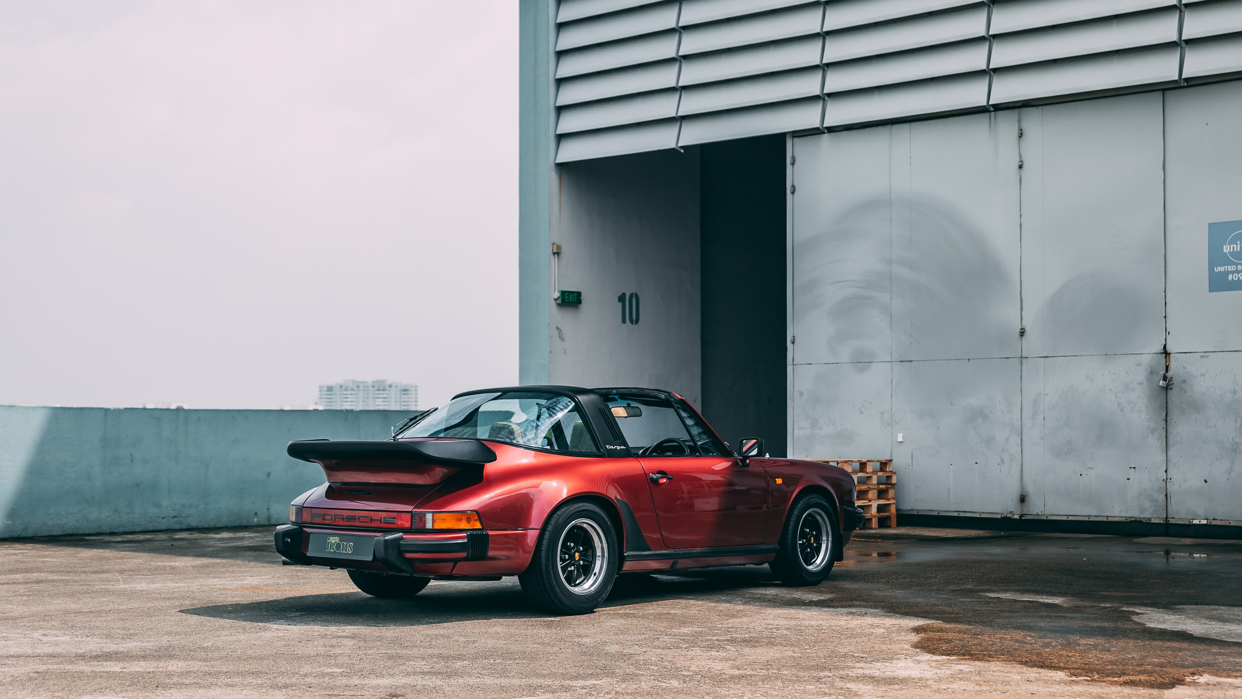 View the exterior of the 1981 Porsche 911 SC Targa for sale (2)